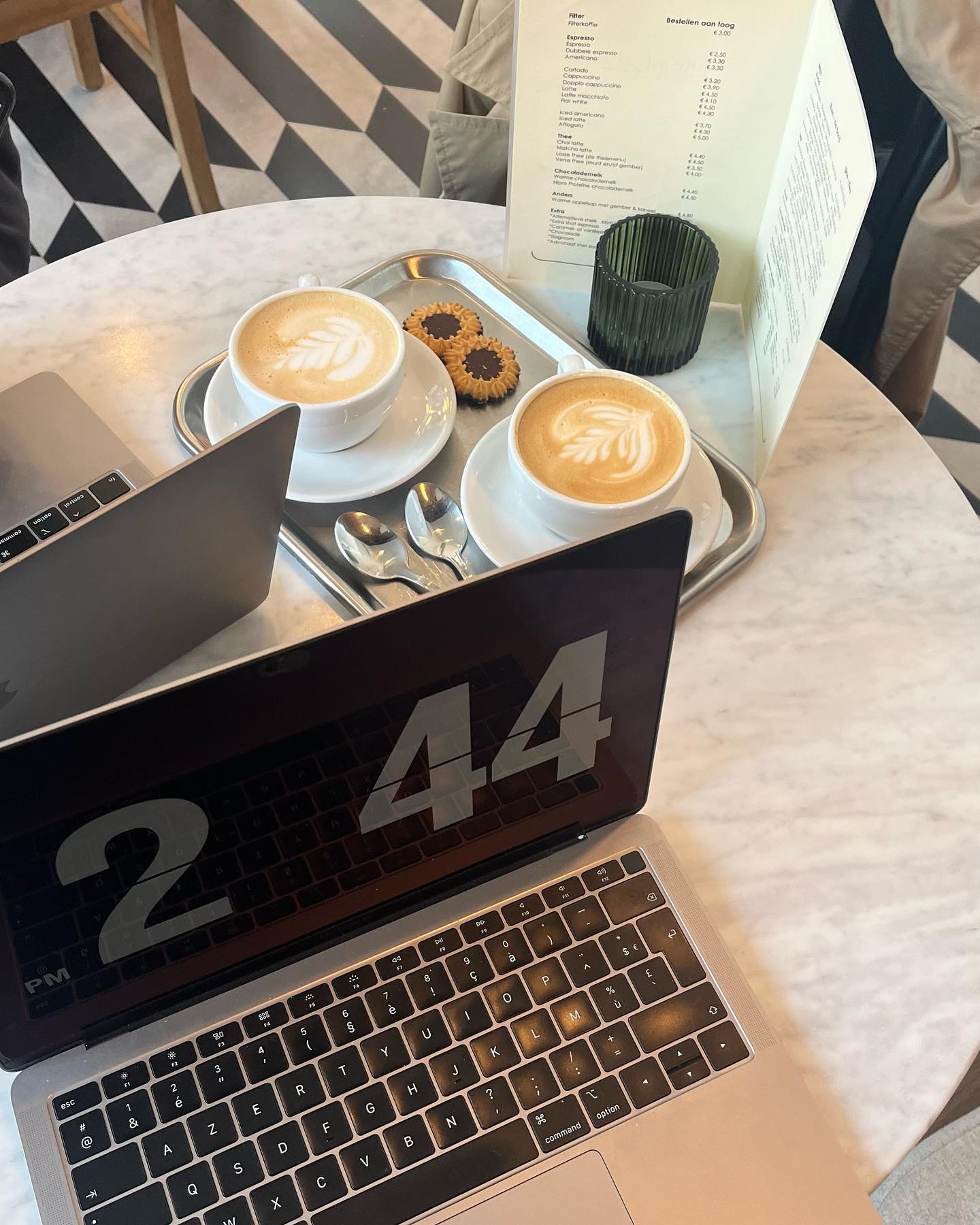 Fuel your day ☕️
#mokcoffee #melkvanbijons #melkerhei #cappuccino #vaartkom #leuven #komfortcoffee