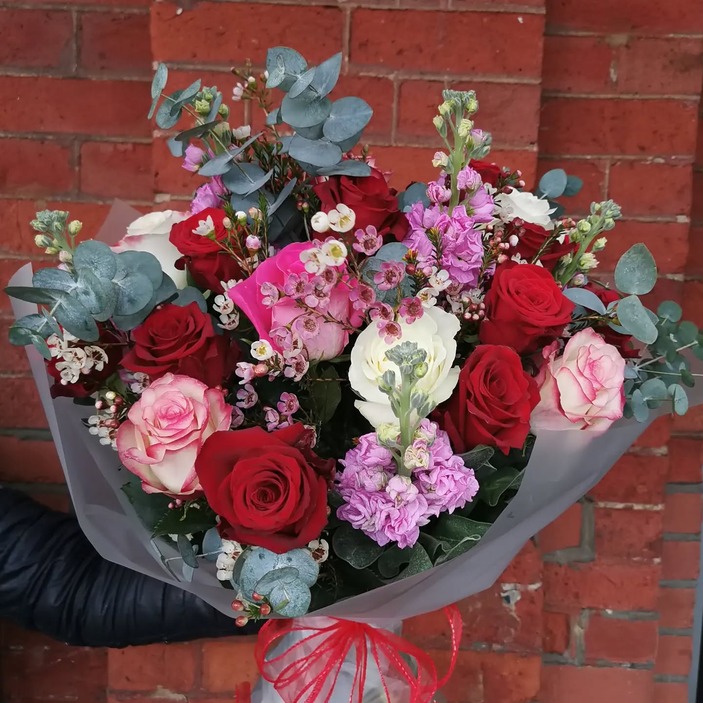 24 hours to go! Thank you to all who have ordered 🙏🏽 wil be busy making up your bouquets today ❣️
#newmaldenflowerdelivery #valentinesdayclassic #sayitwithflowers #newmaldencommunity #afloralaffair