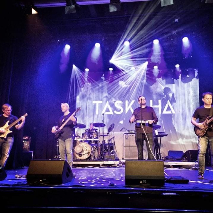 What a feeling! We finally got to play live again, as the opening act on day two of We Låve Rock 2021. Proud to be part of this years line up together with Infringement, Oak, Tammatoys, MEER and Magic Pie. Thanks to all who attended and to the great people arranging this wonderful festival.
Photo: Even Stangebye. #progrock #progmetal #progmusic #progressiverockcommunity #rockmusic #norway #newmusic #norway #hardrockmusic #jazz #newmusic #taskaha #haken #dreamtheater #opeth #leprous #kemper #strandberg #dingwallguitars #tamadrums #musicman #musicman #taskaha_official
#hurumrock #welåverock #progrockfestival #livemusicnorway #mesaboogie #oakinoslo #meermusic #tammatoys #magicpieband #https://infringement.bandcamp.com/