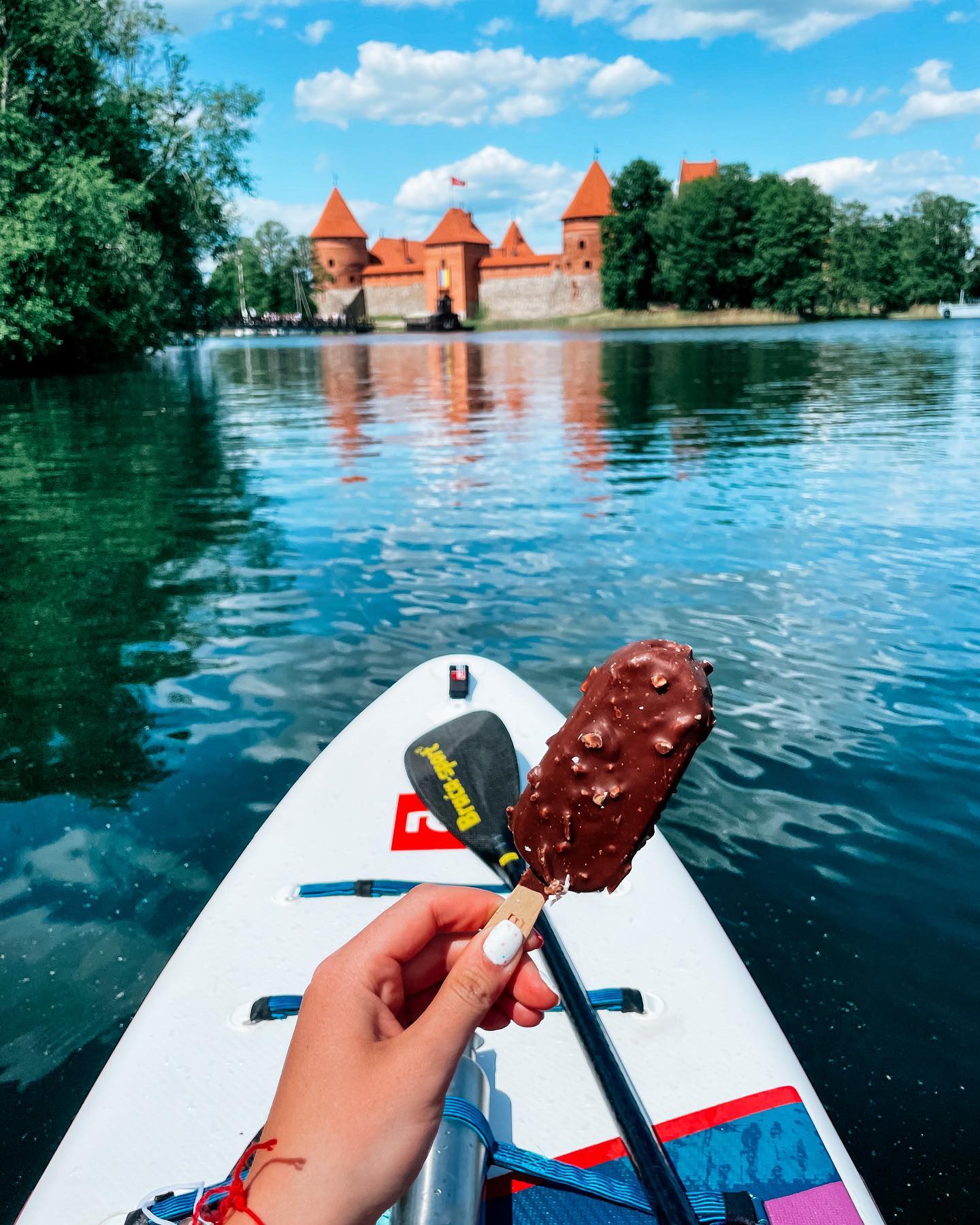 Susitarę su saule SERVIRUOJAM VIENĄ STIPRIAUSIŲ SAVAIČIŲ ŠĮ SEZONĄ 🍦☀️
Su gardžiais rytiniais turais, veiklomis Kaune, vasariškai karštu ketvirtadienio vakaru Neryje, naktiniu turu Trakuose ir net dviem upių turais savaitgalį!
Vietos tirpsta 🔥
Orų prognozės sako, kad ši savaitė - nuostabiai palanki pradėti vandens veiklų sezoną, o mes į priekį kviečiam praėjusiais metais svarsčiusius “gal reiks pabandyti”, nes tikrai nepažadam kai kurias veiklas šį sezoną kartoti!
visą savaitę sudėjom www.gosup.lt/veiklos
dėl pamokų ir nuomos išsivežimui - skambinkite ar rašykite 📩