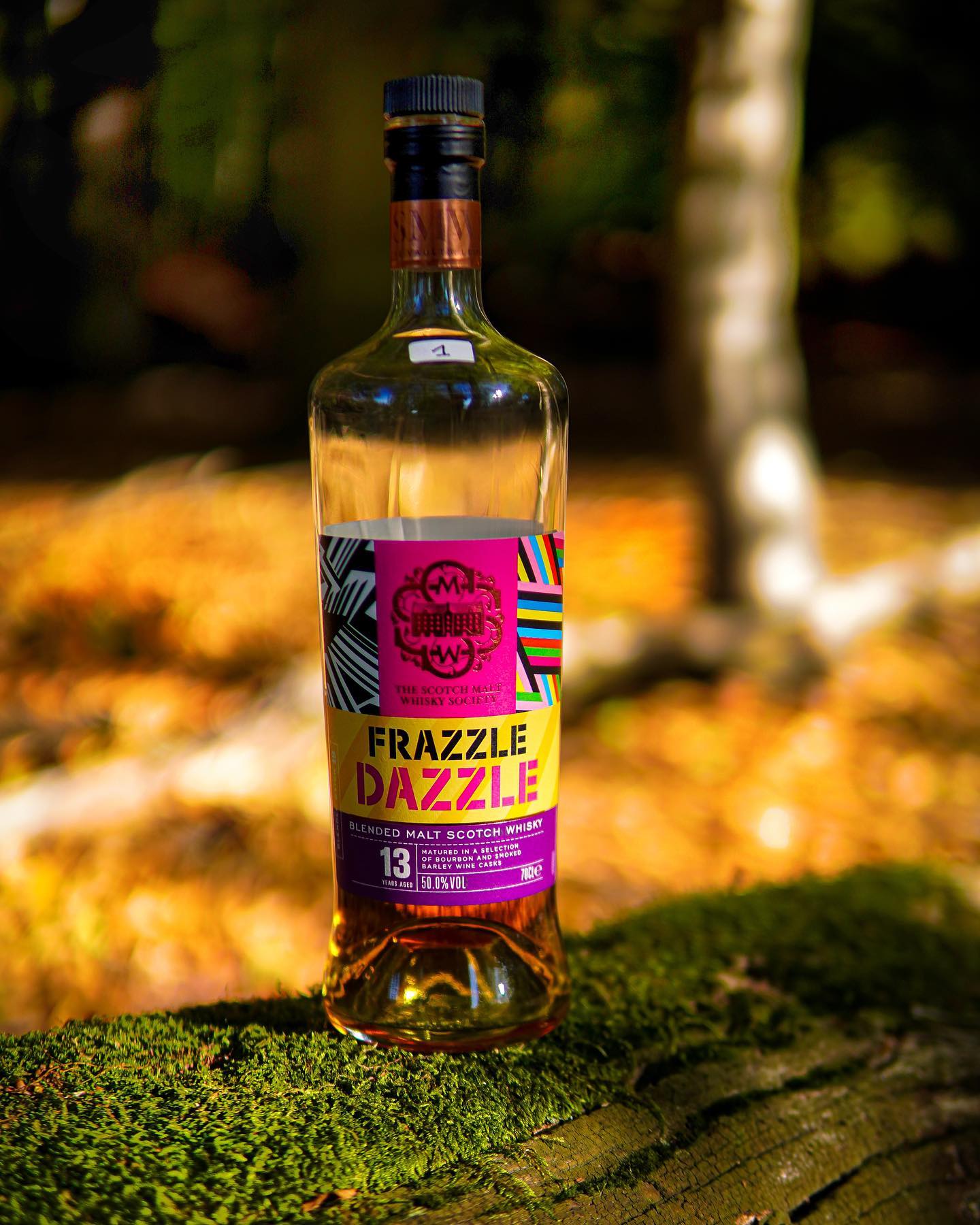 🇩🇪 Dram Nr 1 unserer letzten Whisky Wanderung: Frazzle Dazzle (Blended Malt), 50.0% ABV, 13 years, 1st fill tempest smoked barley wine hogshead.
Bei Kaiserwetter konnten wir unter anderem diese wunderbare Qualität der @smws_uk genießen.
Weitere Bilder unter www.weedramfife.com/gallerie
* * *
🏴 Dram No1 from our last whisky hike: Frazzle Dazzle (Blended Malt), 50.0% ABV, 13 years, 1st fill tempest smoked barley wine hogshead.
In glorious weather, we were able to enjoy the wonderful quality of the @smws_uk
Further pics to be found at
www.weedramfife.com/gallery
📸 @whisky_heroes
🥃 @smws_germany
🥾 @utahildebrand
#whisky
#whiskyexperience
#whiskyhike
#whiskygram
#whiskylover
#whiskyporn
#smws
#smwswhisky
#outdoortasting
#siebengebirge
@das7gebirge
@siebengebirge_in_bildern