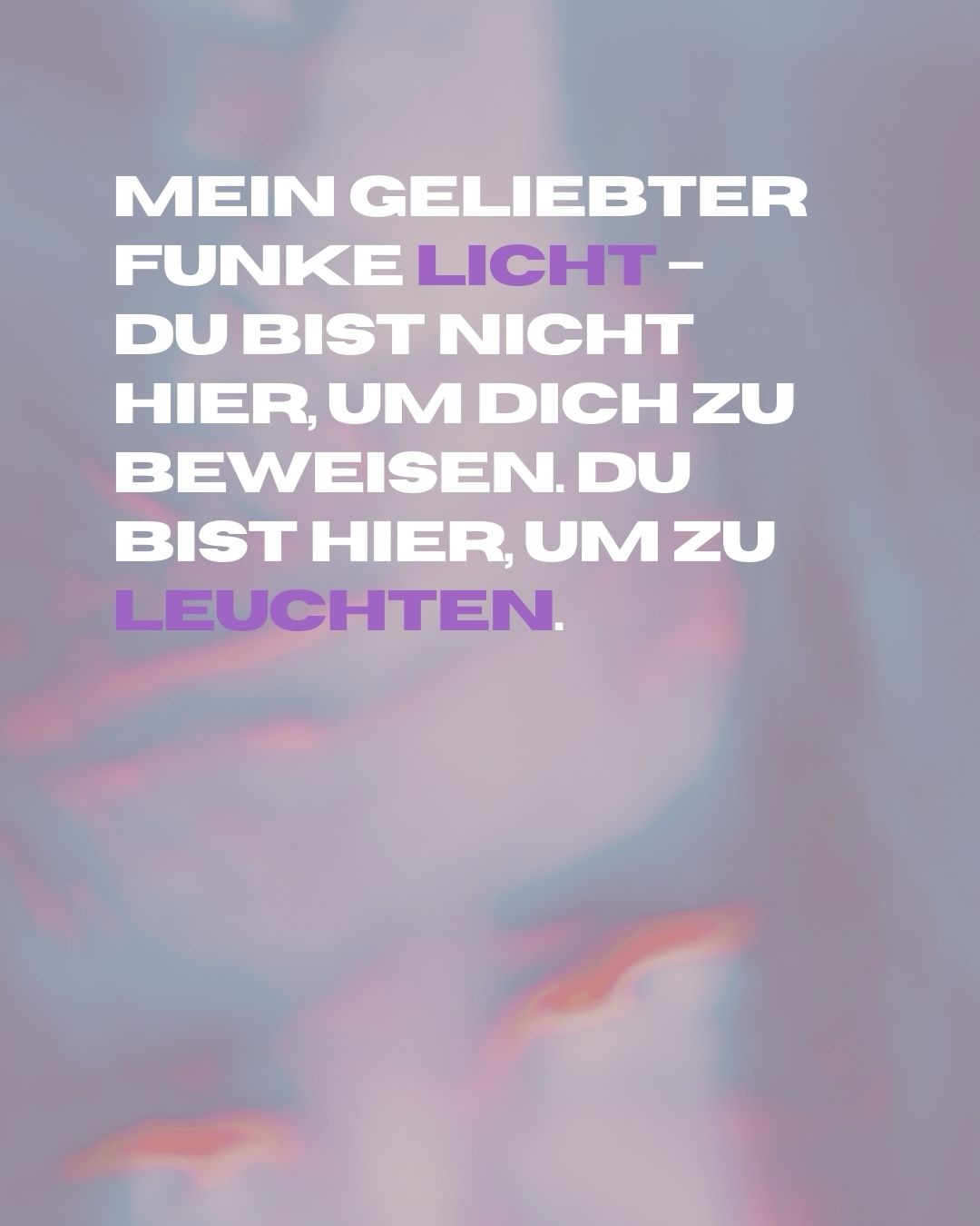 Du bist nicht hier, um dich zu beweisen.
Du bist hier, um zu leuchten.
Und manchmal braucht es ein Bild, das dich daran erinnert.
Ein Bild, das nicht nur zeigt, wie du aussiehst –
sondern wie du dich fühlst.
Wie du wirklich bist.
Meine Kristallfotografie ist kein normales Shooting.
Es ist ein Raum.
Ein Raum, in dem du dich selbst wieder siehst –
vielleicht zum ersten Mal.
Wenn du spürst, dass es Zeit ist, dich in deiner Tiefe zu erkennen –
dann schreib mir.
Ich erzähle dir gerne mehr.
Vielleicht ist genau jetzt dein Moment.