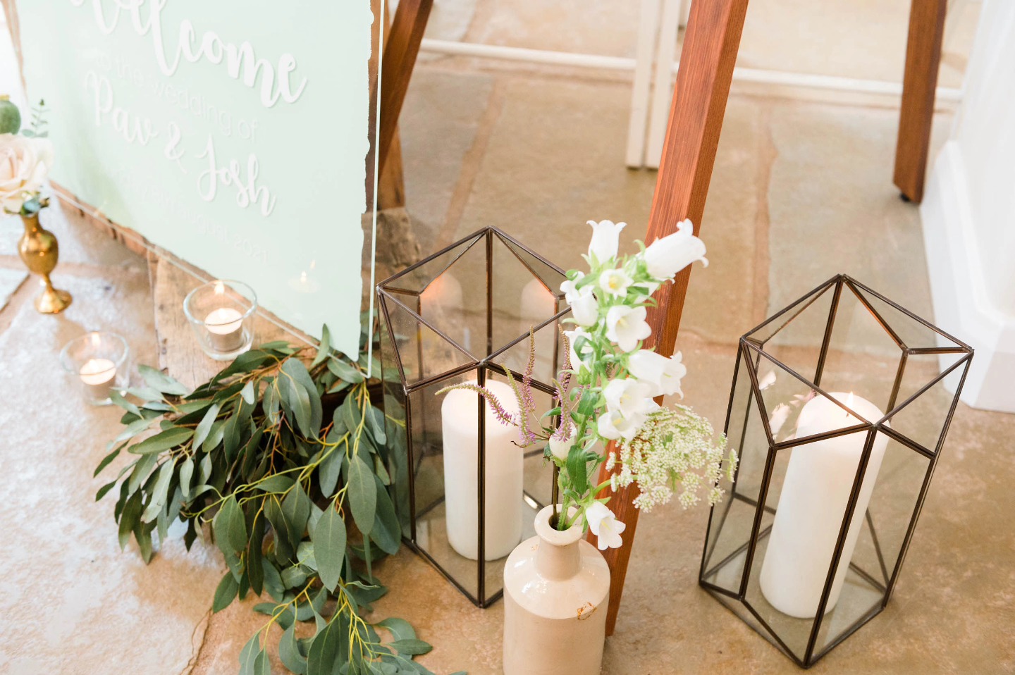When planning your decor, I always always always recommend to couples they should order a few extra candlesticks / bud vases / lanterns for use around the venue - whether it be at the base of a welcome sign, the cards table, the cake table or placed on the bar.
It makes the styling feel consistent around the whole space and cements the overall vibe for your day ✨️
Photography @goravphotographer
Florals @the_flower_fairy_uk_
Venue @hanburybarnsvenue