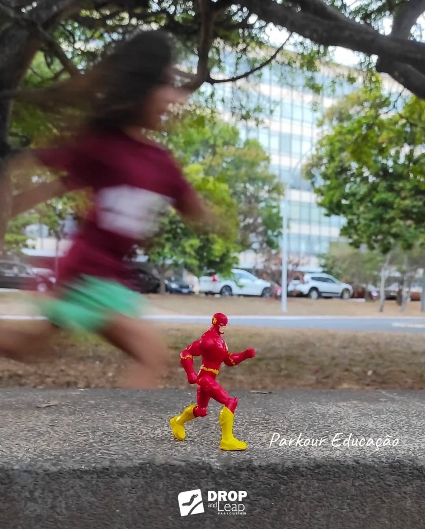 O herói é de brinquedo.
A evolução da sua criança é real.
📲 Chama a gente!
AULAS DE PARKOUR em Brasília
Turmas a partir de 6 anos