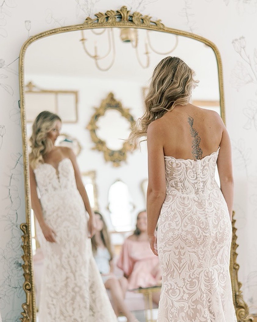 Surrounded by dreamy hues, streaming sunlight, and your closest friends and family, Gigi Blanc is an experience. Book yours today online at www.gigiblanc.com 🤍🍾
.
.
.
.
.
.
#gigiblanc #bridal #bridalboutique #wedding #weddingdress #bridalgown #bridalcollection #weddinginspiration craftcocktails #shopsmall #localbusiness #shoplocal #happyhour #bridalshower #bridaldresses