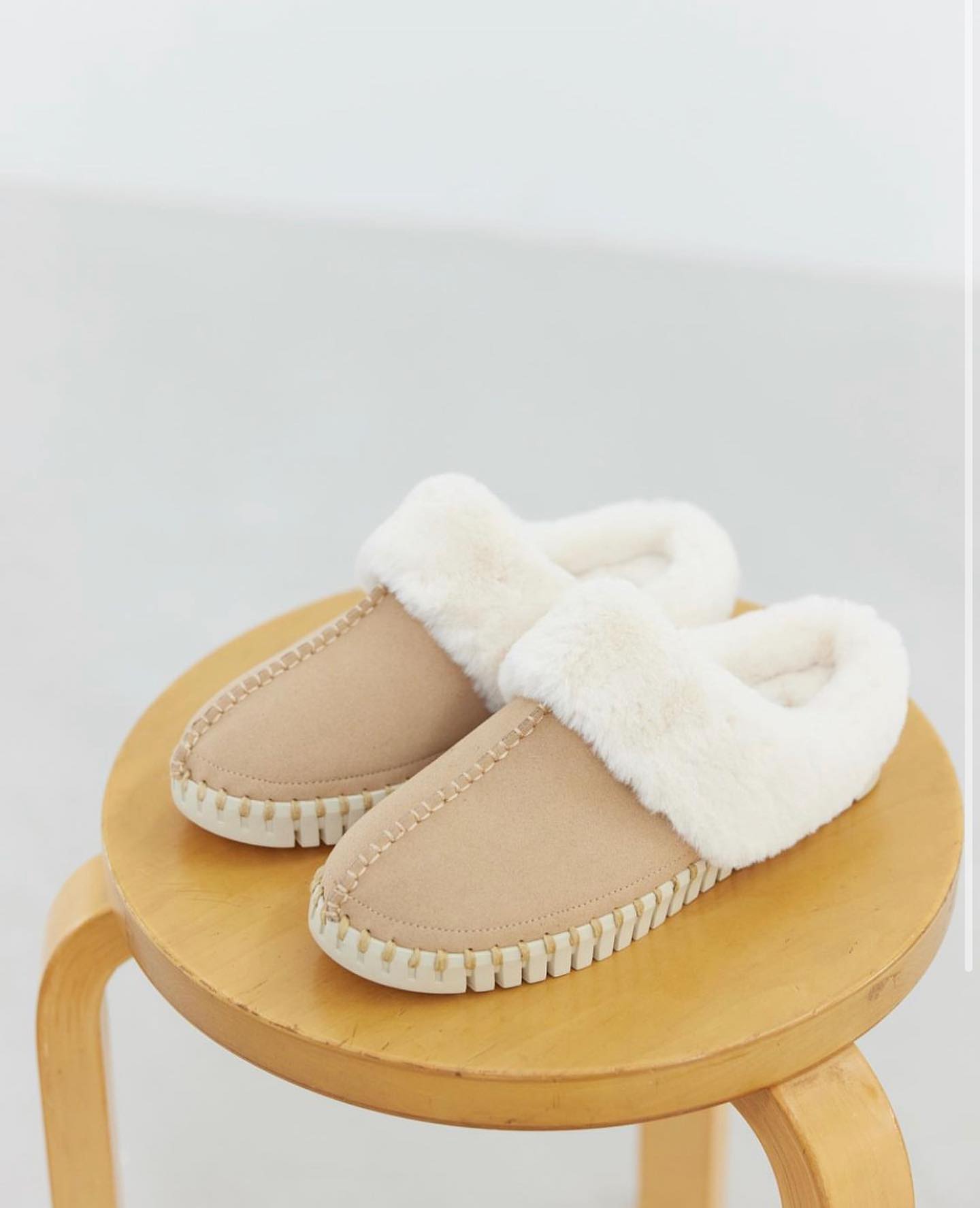 Think comfy, cozy 🤍 @ilsejacobsen