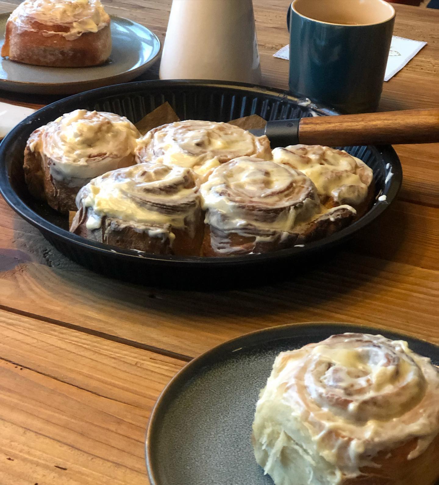 Friday Friday… ! We already did some baking and hope you are prepared for a sweet weekend too. 😋
#kanelboller #kanelbullar #sweetweekend