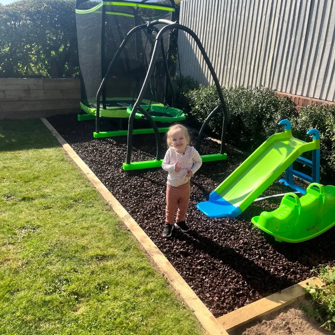 Looks like we have a happy little customer 😀
This area was grass and has been dug out ready for play bark instead with railway sleeper edgings added, and it has turned out great! 👍
.
.
.
.
.
.
#pritchardpropertyservices
#playbark #happylittlecustomer
#newplayarea