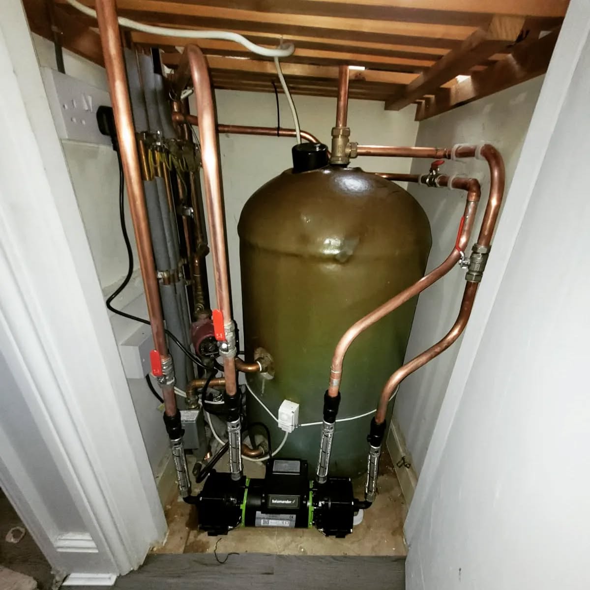 Want more pressure in your property...? Shout me🤙🏾😏
Installed a Salamander RP100PT 3.0 bar twin impeller positive whole house pump which made a huge pressure difference
#hashtagplumbingissues#hashtagplumbing💛🖤💛#plumbing#proudplumbing