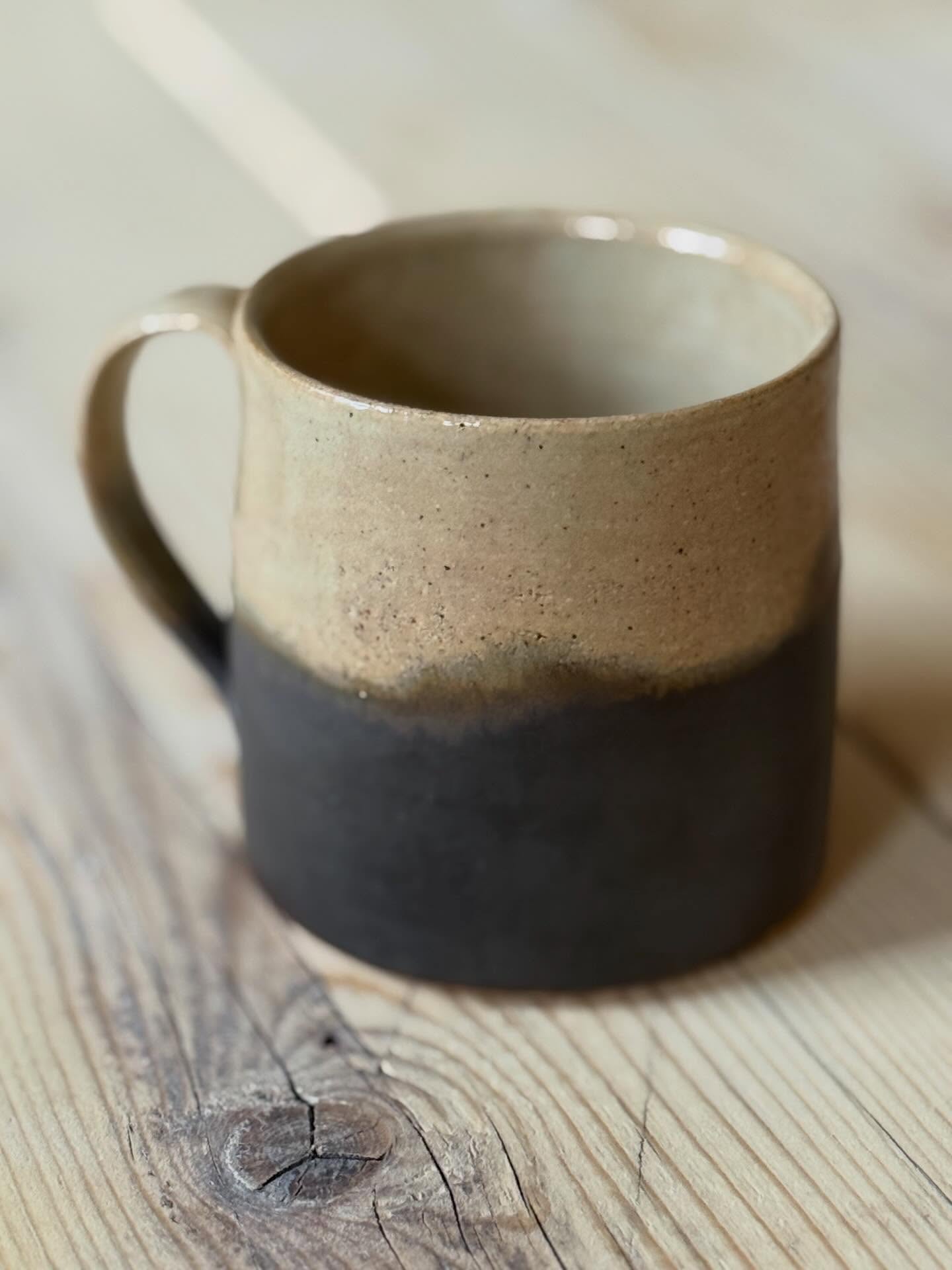 I’ve been experimenting with some neutral glazes - this is one of the ones I like best so far but I’d like to do some more tweaking #jenmakespots #bristolpotter #muglover