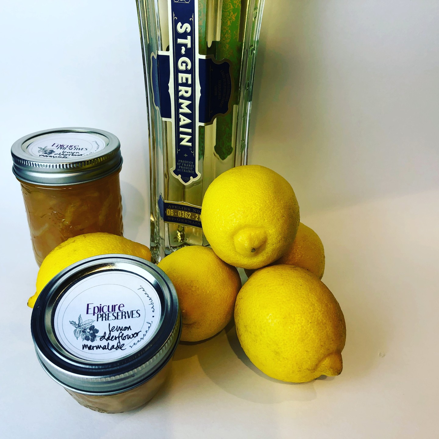 It’s been a busy week in the kitchen creating delicious inventory! 🤓
We were @vanmarkets Riley Park today and it was wonderful! Thank you to Bree and her crew, to our new and returning customers, and to all our generous, friendly vendors. Amman @chefspoon1 was next door, and the delicious aroma of his soups was a super delight all day. Abdul from @bcgarlic gave his stamp of approval for our garlic scape pesto (made form his farm’s garlic scapes!). Yaaay!
The rain held off for the most part, and despite a crazy wind & temperature dance, nothing blew away or froze!
A number of our customers have asked for more citrus products throughout the year, not just in the winter line-up of products. All rightie then!
Today we introduced our lemon-elderflower marmalade, fresh out of the kitchen gates this week…. and it sold out! It’s always delicious on your breakfast toast, pancake or bagel, but for you foodies, brush it over some sponge cake or your oatmeal-date squares. Plus, it’s a lovely tart-sweet accompaniment for fish, chicken or pork, as well as for vegan squash flowers filled with ground sweet peas.
We’re @coquitlammarket tomorrow from 9:00 to 1:00, so come on out and treat your tastebuds as we’ve got lots of samples to share.
#supportlocal
#coquitlammarket
#BCfarmersmarkets
#yougottabehere
#farmtotable