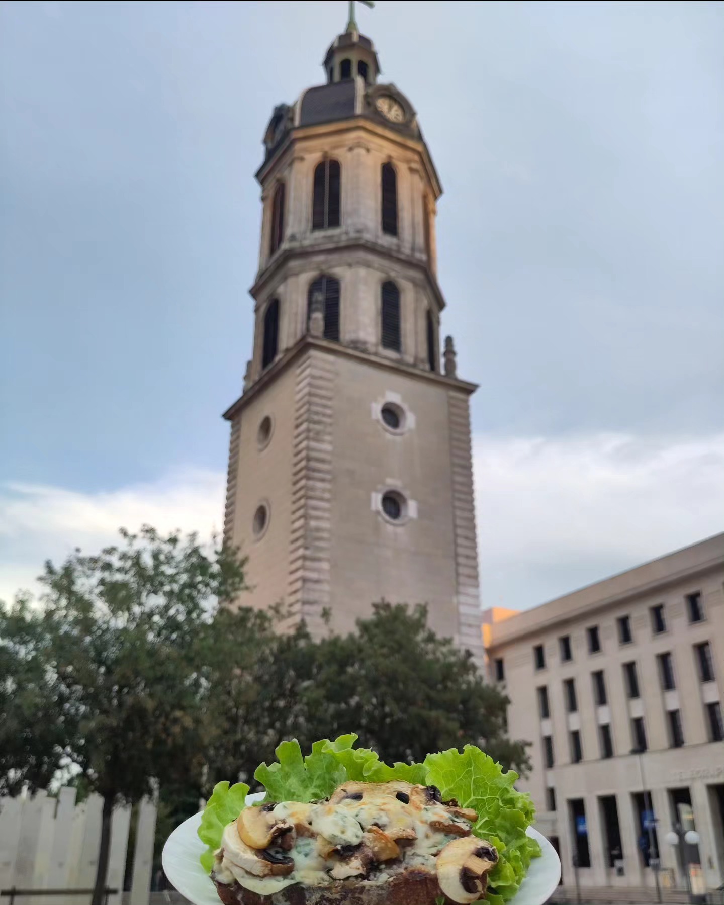 Tartines aux champignons à Lyon.
#champignons #onset #catering #recette #picofday