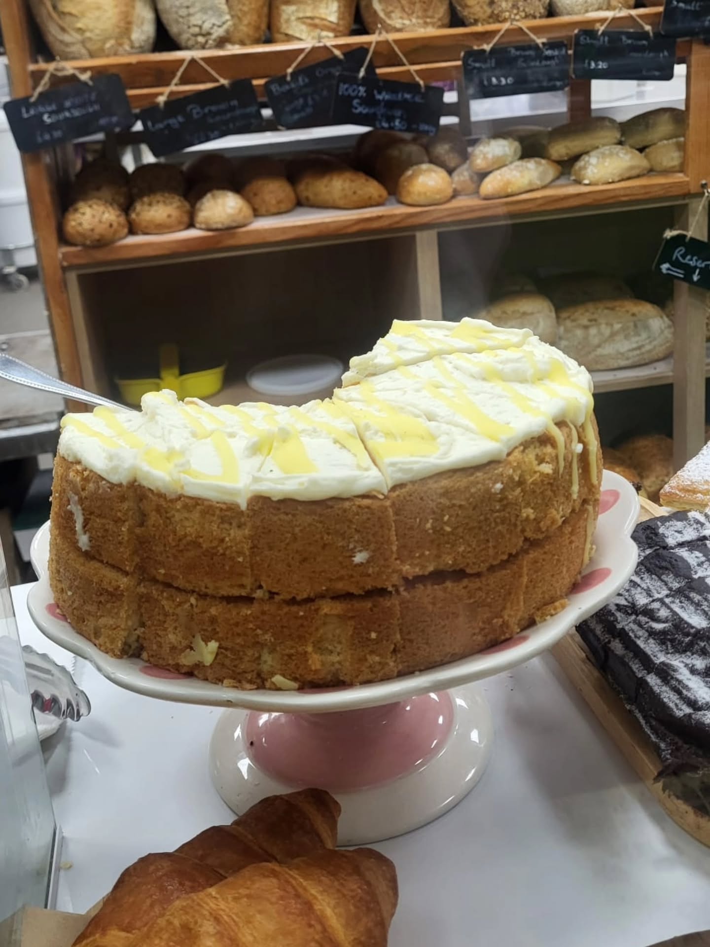 Good morning, let's say goodbye to January with a slice of a Sponge cake, lemon one!!! #artisanbakery #suportlocal #fridaytreat #familybakery