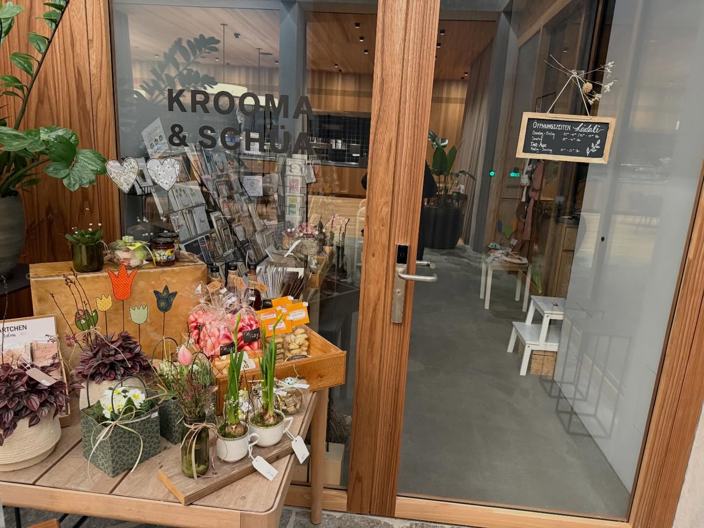 Wir freuen uns riesig, dass wir unsere Herzwerke auch im Lädeli krooma & schüa, Zehntfeld Widnau verkaufen dürfen❣️ Danke liebes Team für diese Möglichkeit🤍
Schaut vorbei, es gibt so viele schöne Artikel ❣️❣️
# Zusammenarbeit
# krooma&schüa