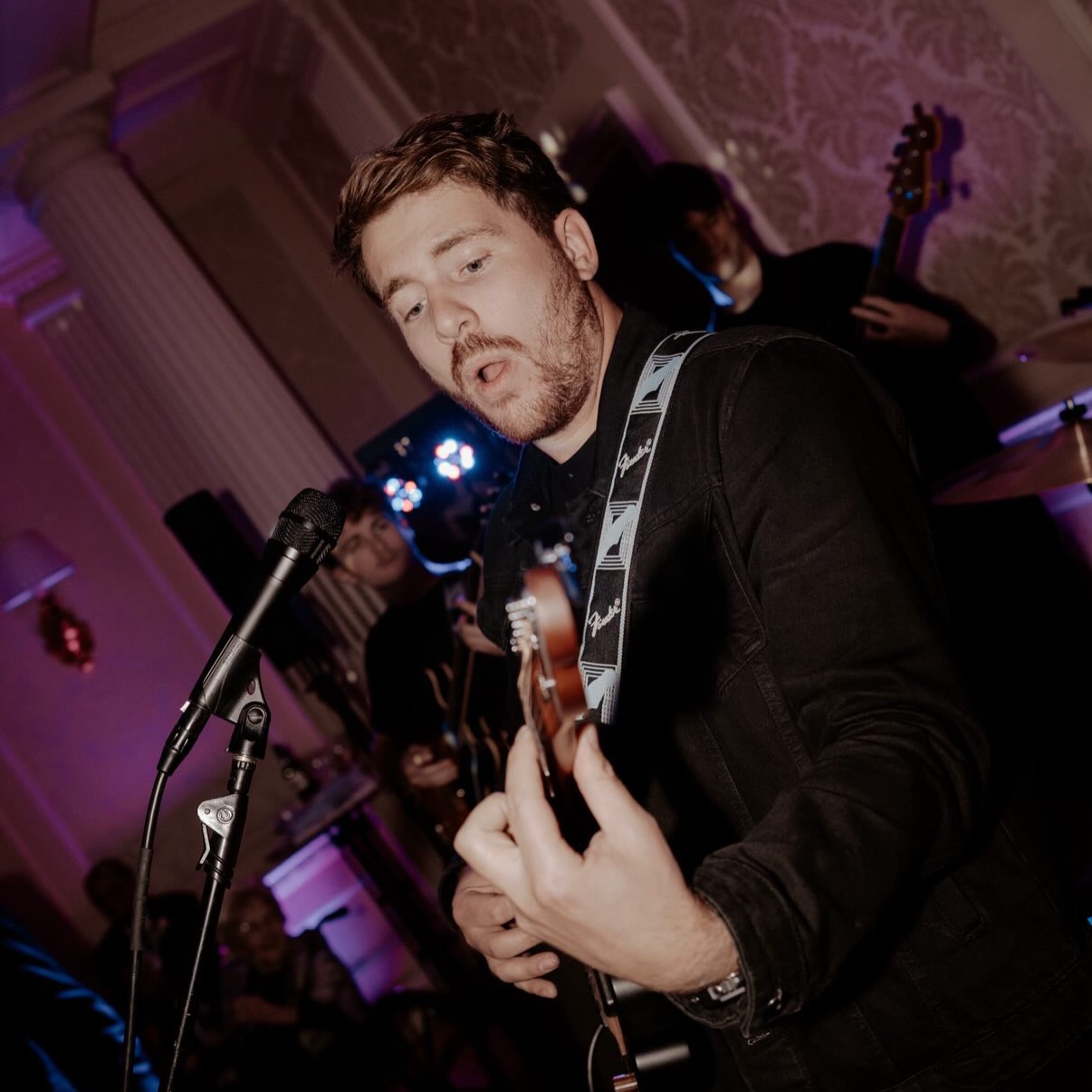 From “just married” to full AfterParty mode 🪩🤍
We LOVE seeing photos from your special days, and Chloe & Ben’s November wedding at the stunning Hedsor House did not disappoint.
Great music, packed dancefloor - what more could you want?! Exactly how it should be.
Thanks to Chloe & Ben for having us!
📸 @emily_robinson_photo
📍 @hedsor
#hedsorhouse #wedding #liveband #functionband #weddingband