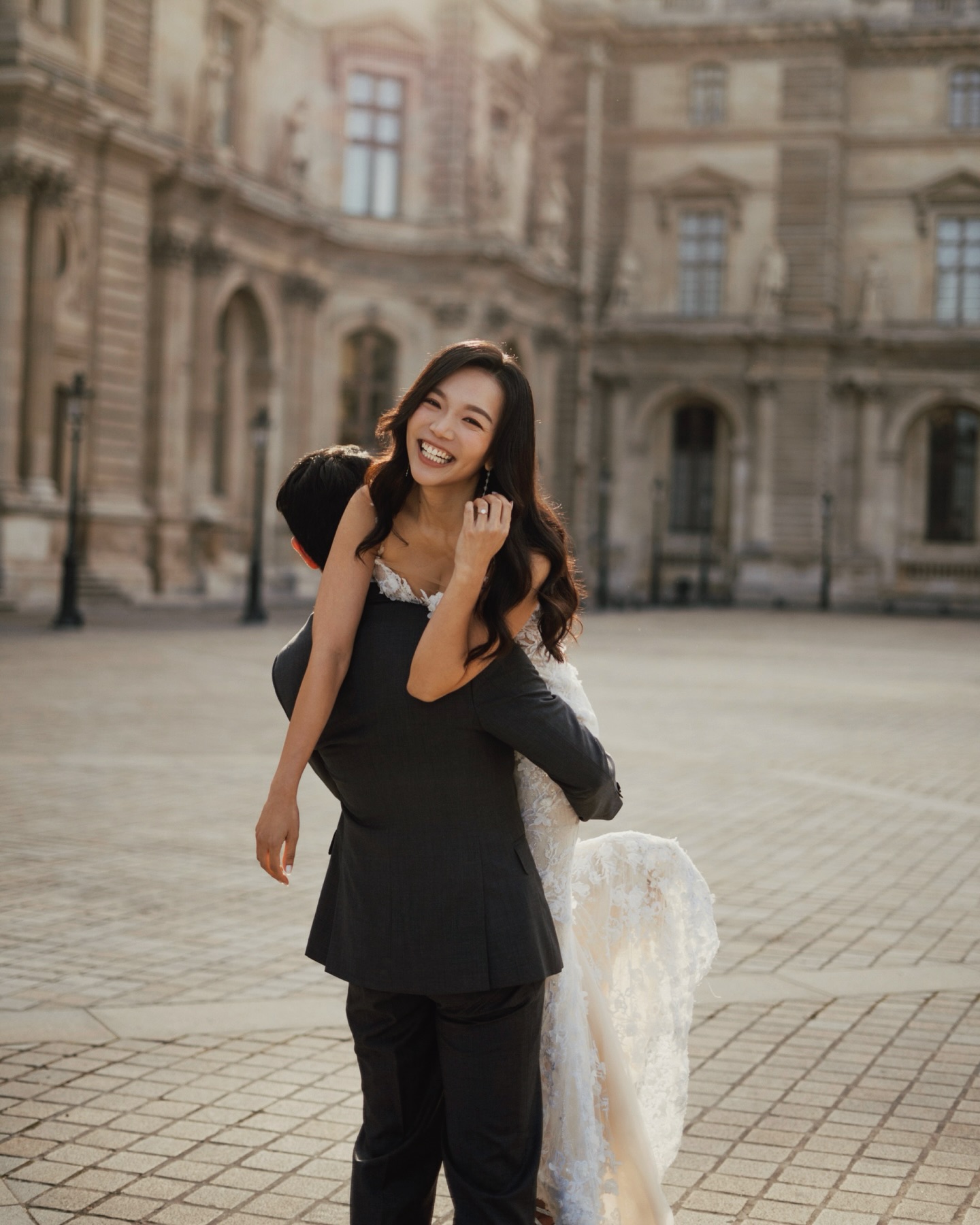 Kyara & Ken — from sunrise to city lights ✨
Soft morning at the Louvre, first light at Petit Palais, and an evening glow by the Eiffel Tower 🤍
A full Paris pre-wedding story in one day.
.
.
.
.
Visit our bio for more tip & inspired stories.
#parisprewedding #parisphotoshoot #fevrierphoto