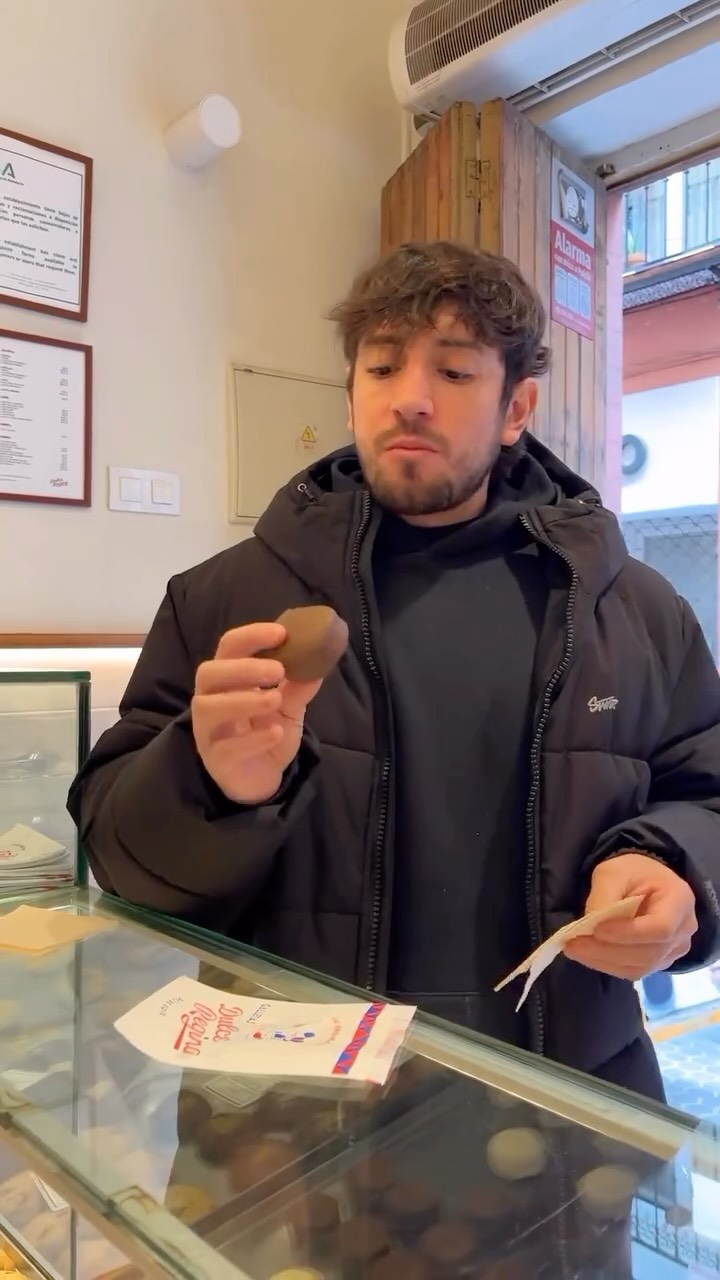 🇦🇷🍪 Ponemos nuestros alfajores a prueba…
y los juzga quien más sabe: argentinos.
Mucho dulce de leche, sabor auténtico y reacciones que no mienten. El veredicto está en el vídeo ⬆️
(Spoiler: aprobado con nota 😉).
Si te gustan los alfajores argentinos, esta nueva obsesión te va a encantar.
Y atentos, porque esto solo acaba de empezar… 👀✨