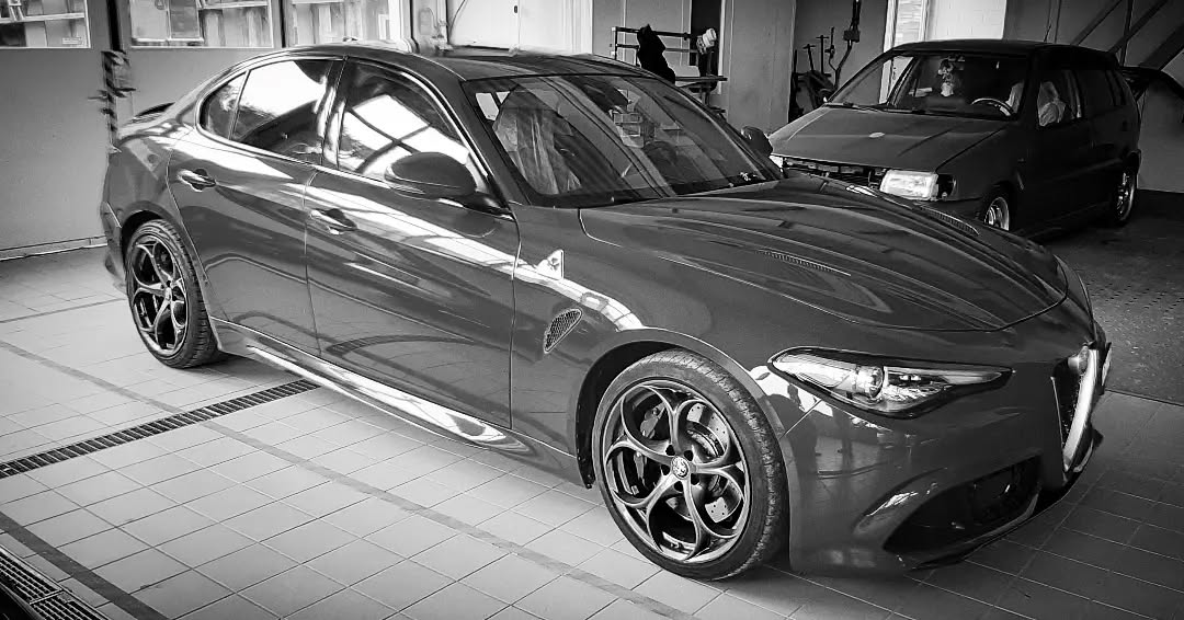 Une Bella italienne... 👌🇮🇹
Www.carrosseriebra.ch
#cars #carstagram #carsofinstagram #carrosserie #carrosseriesuisse #carsoftheday #carrosseriebra #automobile #atelierautomobile #atelierdereparationautomobile #quattro #supercars #sportcars #bestcars #voituredeluxe #fastcar #detailing #italiandesign #nicecars #italiancars #carlovers #italy #italy🇮🇹 #luxurycars #instacars #exoticcar #alfaromeogiulia #alfaromeo #apiedcestbienmaiscestlong