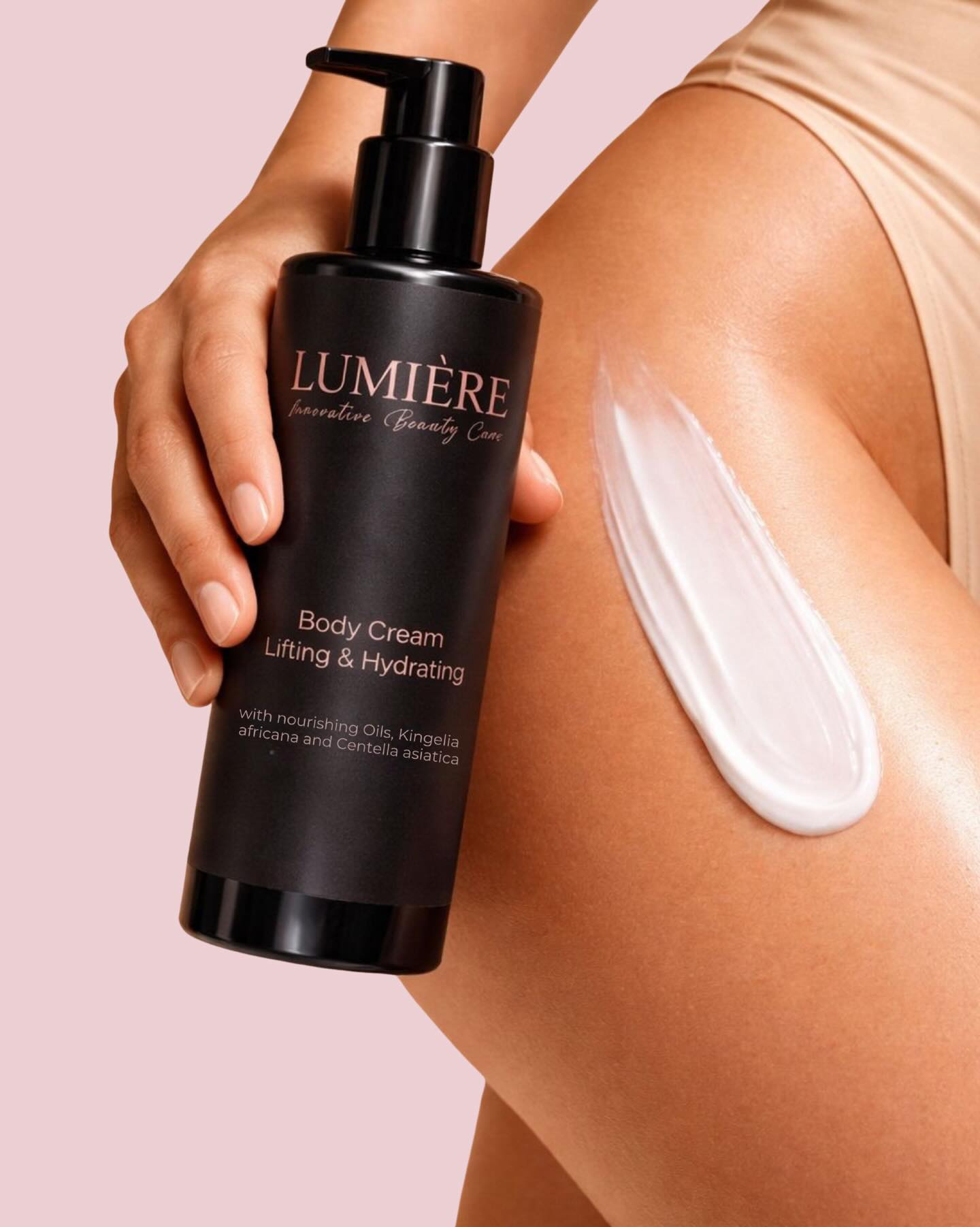 Texture vellutata e ingredienti che amano la tua pelle.
La Body Cream Lumière unisce il nutrimento del burro di karité e del cacao all’azione rigenerante della Centella Asiatica. Abbiamo arricchito la formula con Kigelia Africana, un prodigio della natura dall’effetto liftante e rassodante, e Vitamina E per proteggere la pelle dallo stress ossidativo 🌺