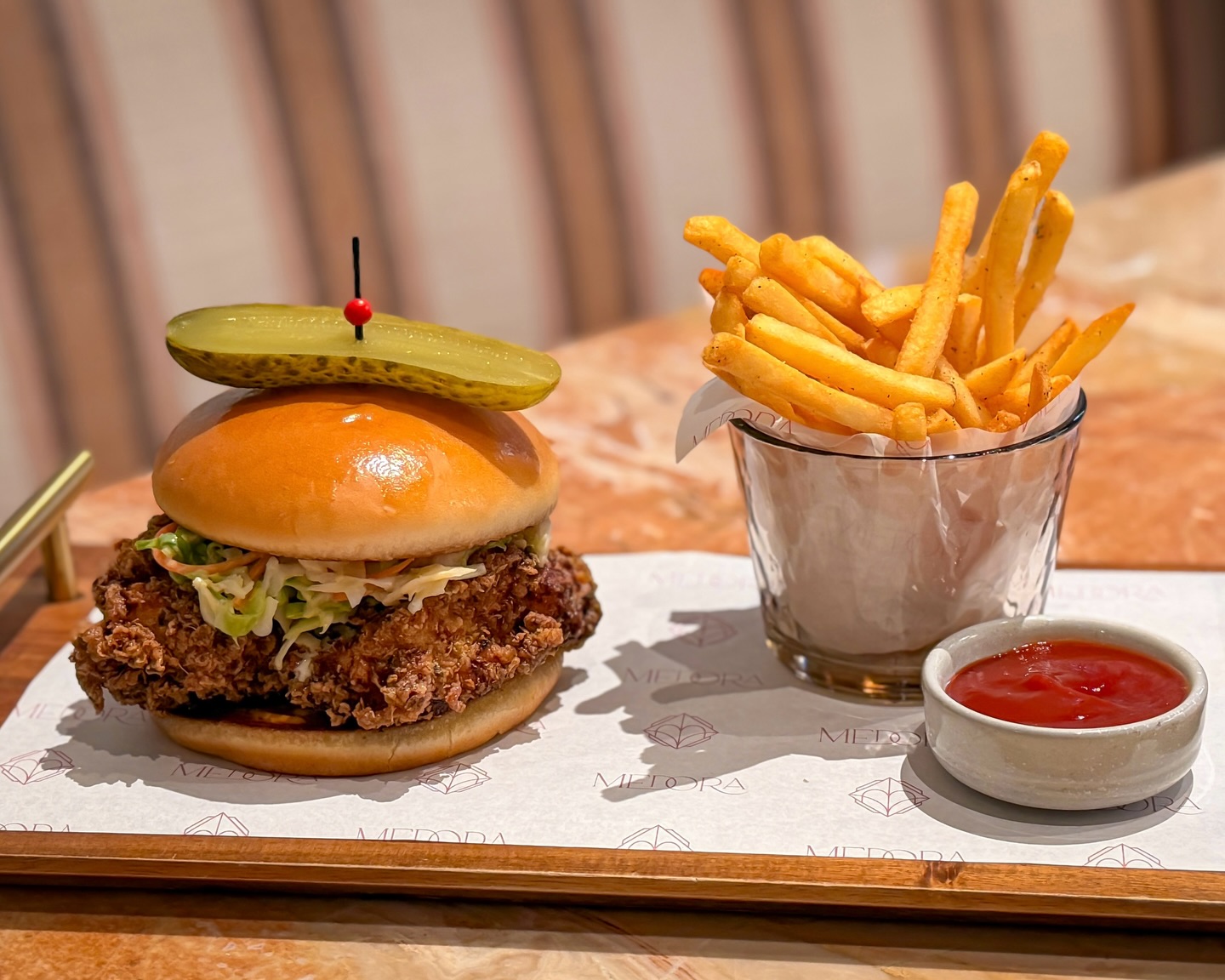 🔥 Crispy on the outside, molten juicy within, our Crispy Hot Chicken Burger🍔 stars premium Three Yellow Chicken thigh, its signature fat layer ensuring every bite bursts with succulent perfection.
For reservations, click the “Reserve” button on our Instagram profile or visit our website. Walk-ins are warmly welcomed on a first-come, first-served basis. 💕
You may also view our latest menu offerings on our official website.
☎️ +852 2711 8088
🌐 www.medora.hk
📍G/F, 111 Wellington St, Central
#medorahk #chefvickycheng #鄭永麒