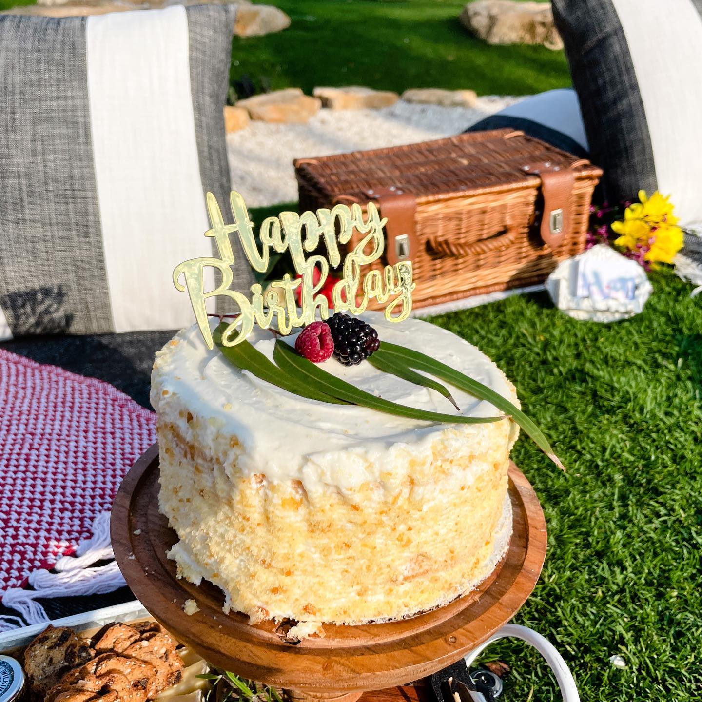 You can’t buy happiness but you can buy a Palm Beach Picnic sourced cake and that’s basically the same thing, right?
DM for inquiries or visit our site!
#cake #pbpicnics #palmbeachpicnics #dessert #picnic #picnicdate #happybirthday #birthdaysurprise #birthdaypicnic #picnicsetup #luxurypicnics #palmbeach #loveinthesun #palmbeachliving #luxuryliving #yummy
