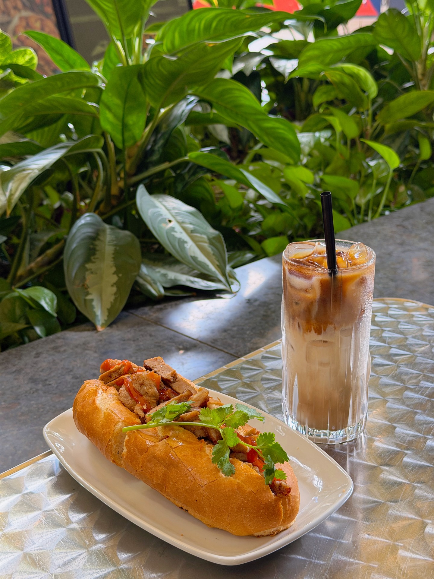 Một chút hương vị Việt giữa lòng Singapore. Bánh mì giòn rụm, cà phê đậm đà, thế là đủ cho một ngày hạnh phúc. See you at Sài Gòn King! ✨
---------------
Craving authentic Vietnamese flavors in Singapore? Look no further. Crispy Banh Mi and creamy iced coffee are waiting for you. See you at Sài Gòn King! ✨
📍Saigon King
26 Beach Rd # B1-19, South Beach Ave, 189768
Esplanade MRT Station, Exit F
#singaporefood #sgfoodie #sgeats #sgfood sgfoodstagram