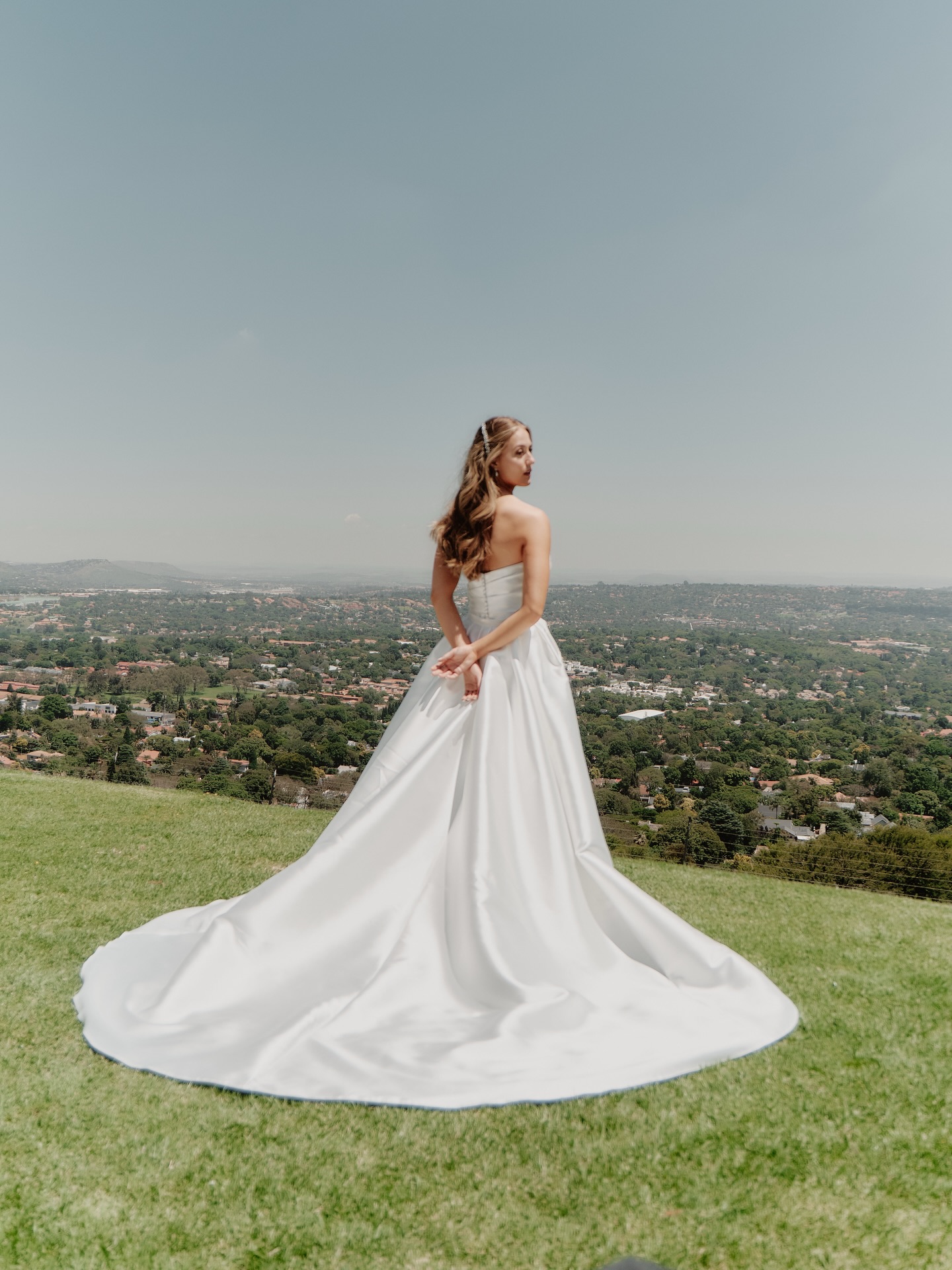 POV: You don’t have to choose between modern and fairytale 🤍
This 2-way dress gives you both ✨
Drop a 🤍 if you love the fitted look
Drop a 👑 if you love the ballgown skirt
#modernbride #bridal #weddingdress #bridalinspo #johannesburg