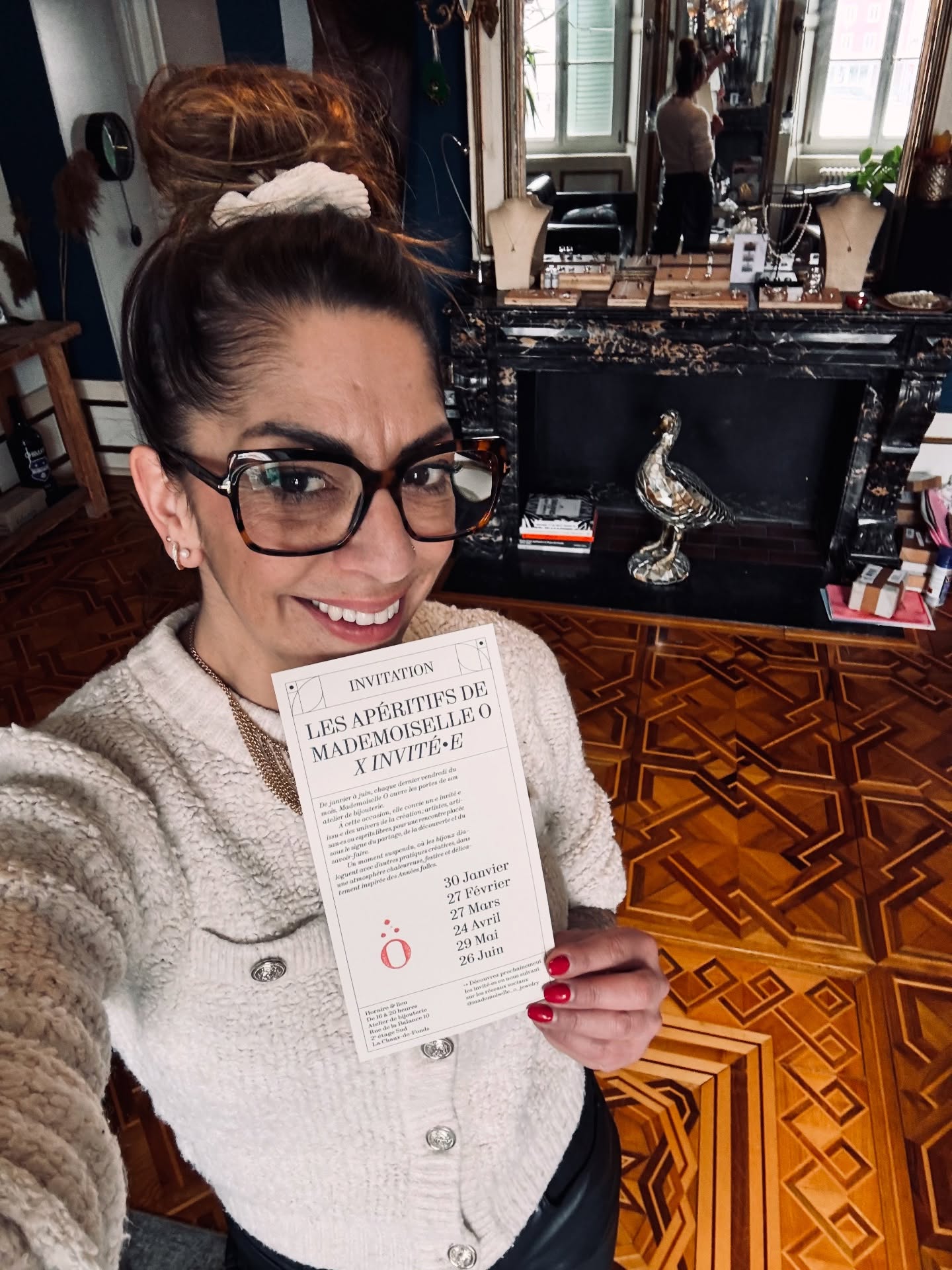Rendez-vous demain vendredi 30 janvier de 16-20 heures, pour la première édition des « Apéritifs de Mademoiselle O » avec comme premier invité, mon homme, Jérôme de @la_dame_jeanne_ et ses mythiques cocktails à base de vin.
🍸+ 💍 = ❤️
Des bisous 😉
Infos :
- Entrée gratuite, ouvert au public, cocktail à CHF 8.-
- 10% de remise sur les bijoux de la collection et sur tout nouveau projet sur-mesure