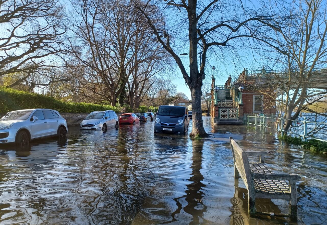Should you test soil after #flooding?
It depends on the source
River flooding may simply replace #topsoil, affecting fertility
But urban flooding often comes from overwhelmed storm drains, mixing sewage + road runoff with chemicals
⚠️ That’s a real health risk
👉 #SoilTesting recommended