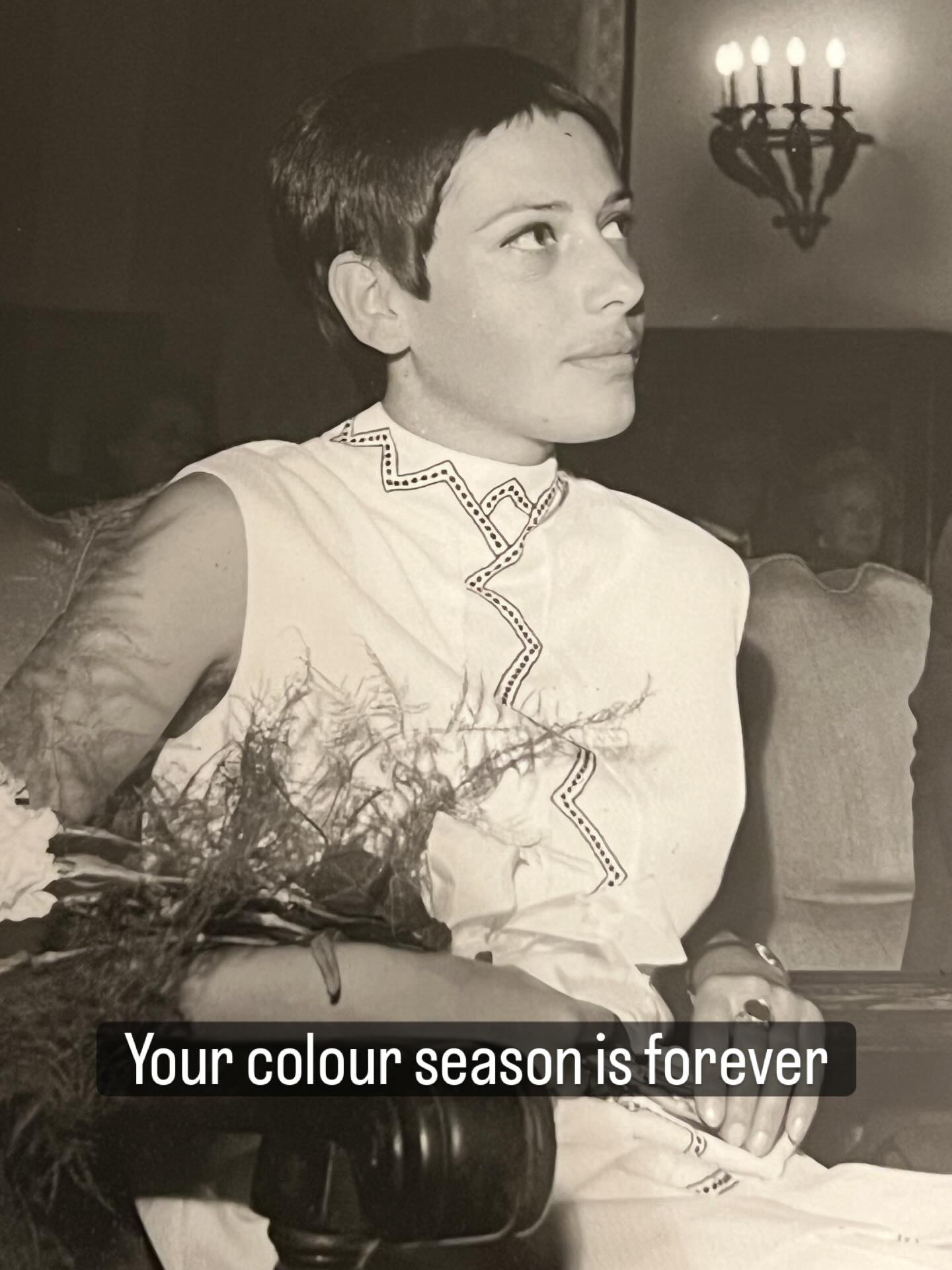 Most women think their colours “change”as they age, but they don’t.
As we age our hair loses pigment, eyes often soften, and skin overtone fades.
Your undertone — the genetic base of your colour season stays the same.
That’s why, at ANEW, I ask for historical photos. They show me your original contrast, clarity, and harmony before time softened.
#ANEWstyle #ColourAnalysis #PersonalStyle #MidlifeStyle #StyleWithIntent