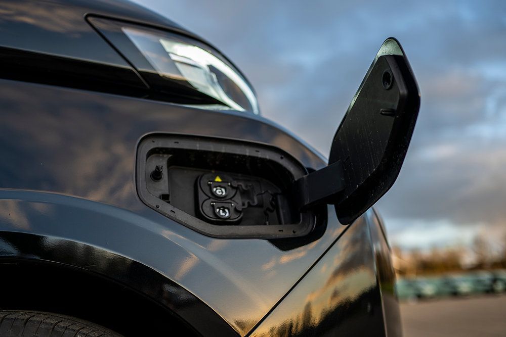 We put safety first so you can keep moving. The Farizon SV’s advanced driver-assist systems, reinforced chassis and robust cargo restraints cut accident risk, reduce insurance exposure and limit downtime for high-mileage fleets. That matters on narrow rural lanes and busy coastal towns across South West England — fewer incidents, faster turnarounds, lower running costs. Want a safer, more reliable fleet? Visit https://wix.to/EBG9Rgg to learn more and book a demo. #FleetSafety #FarizonSV #SouthWestUK #CommercialVehicles 🚚🔒