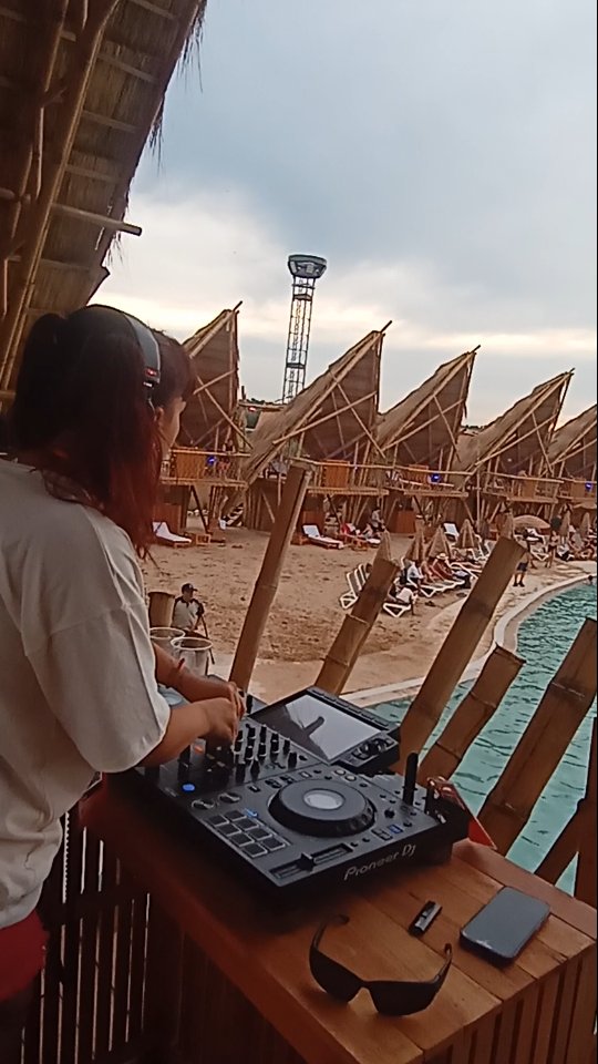 ¡Así se vivió el paso de ORBITAL por Infinito Waterpark! 🔥🙌
Este sábado pasado, nuestros alumnos Shir Cast y Leandro Peñalba dejaron todo en el escenario, representando con puro talento y técnica lo que construimos día a día en la academia. Ver el crecimiento de los chicos en cabina es lo que nos impulsa a seguir. 🎧🚀
¡Orgullosos de este equipo! Dale ❤️.
#OrbitalAcademia #DJLife #InfinitoWaterpark #DJsCordoba