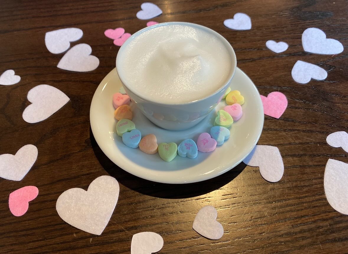 Warm up this weekend at Fulton Yards! With hot lattes, craft cocktails, happy hour, and live music this weekend, we are the perfect spot to escape and relax with friends.
Stay tuned for our Valentine’s Day specials and drinks 🩷