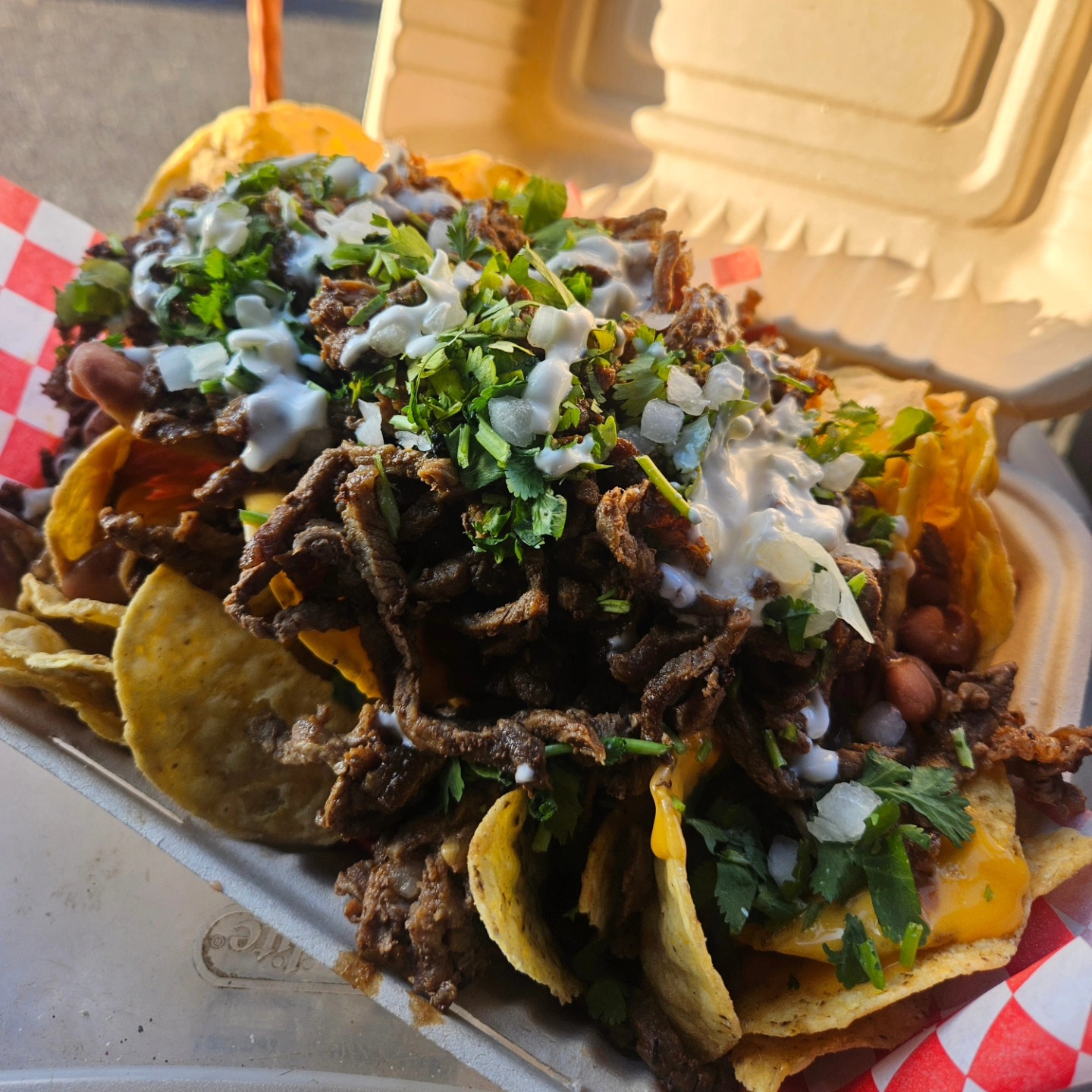 El Chaparrito Nachos preparados 🙂↕️
.
.
.
.
#nachos #elchaparritotacos #mexicanfood #goodfood #food #foodies #LA #LAeats #818nightmarket