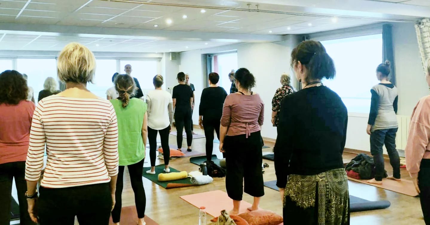 Les inscriptions du 1er trimestre 2025 sont ouvertes pour les seuls cours collectifs hebdomadaires en Bretagne exclusivement consacrés au pouvoir du souffle. Le dernier trimestre de cours 2024 se termine et un nouveau débute à compter du 6 janvier 2025 : 1h15mn d'exercices accessibles à toutes et tous, sans limite d'âge ou de condition physique, afin d'apprendre à mieux respirer, pour apaiser les tensions, lâcher prise avec le mental, développer ses capacités respiratoires et retrouver l'énergie. Les places sont limitées.
2 formules d'abonnement :
Forfait trimestriel 130 €
Forfait liberté 80 € (6 séances au choix durant le trimestre)
La séance découverte est gratuite (que vous pouvez tester déjà en groupe en décembre).
Les cours collectifs ont lieu 2 fois par semaine :
Lundi de 12h30 à 13h45
Mardi de 18h45 à 20h00
Lieu : Espace bien-être BALIZENN vue mer au Courégant.
Plus d'informations sur mon site www.ericruff.fr dans la rubrique agenda
Vous pouvez aussi me contacter sur mon portable au zéro6 09 07 05 66
Que le souffle soit avec vous 🌬
Éric Ruff
Coach en respiration
#respiration
#coach-respiration
#souffle
#bien-être
#zen
#ploemeur
#couregant
#balizenn