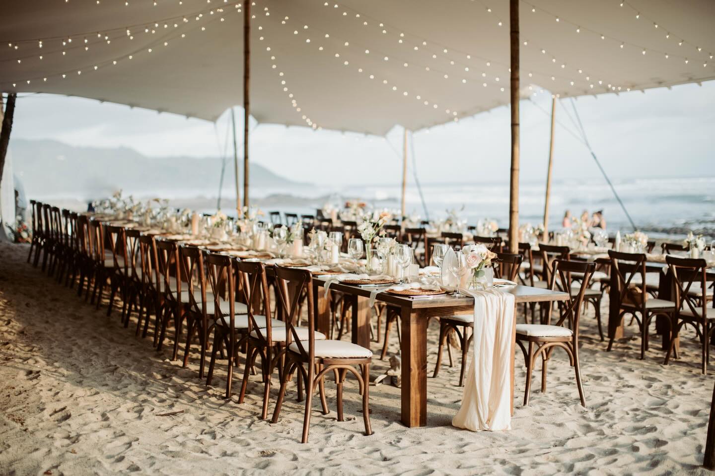 Where elegance meets the ocean 🌊🍽️ a beautiful green season beachfront reception 🌴🏝️
Venue - @nekaui_costa_rica
Flowers & Decor - @stylos_y_flores
Rentals - @costamesaeventrentals
Tent - @cloud7tents
Photography - @meganmccullor_photography
Catering - @jameskelly_cr
Bar - @driftbarcr
DJ - @djguana_cr
#blissweddingscr #costaricawedding #beachwedding #destinationwedding #weddingreception