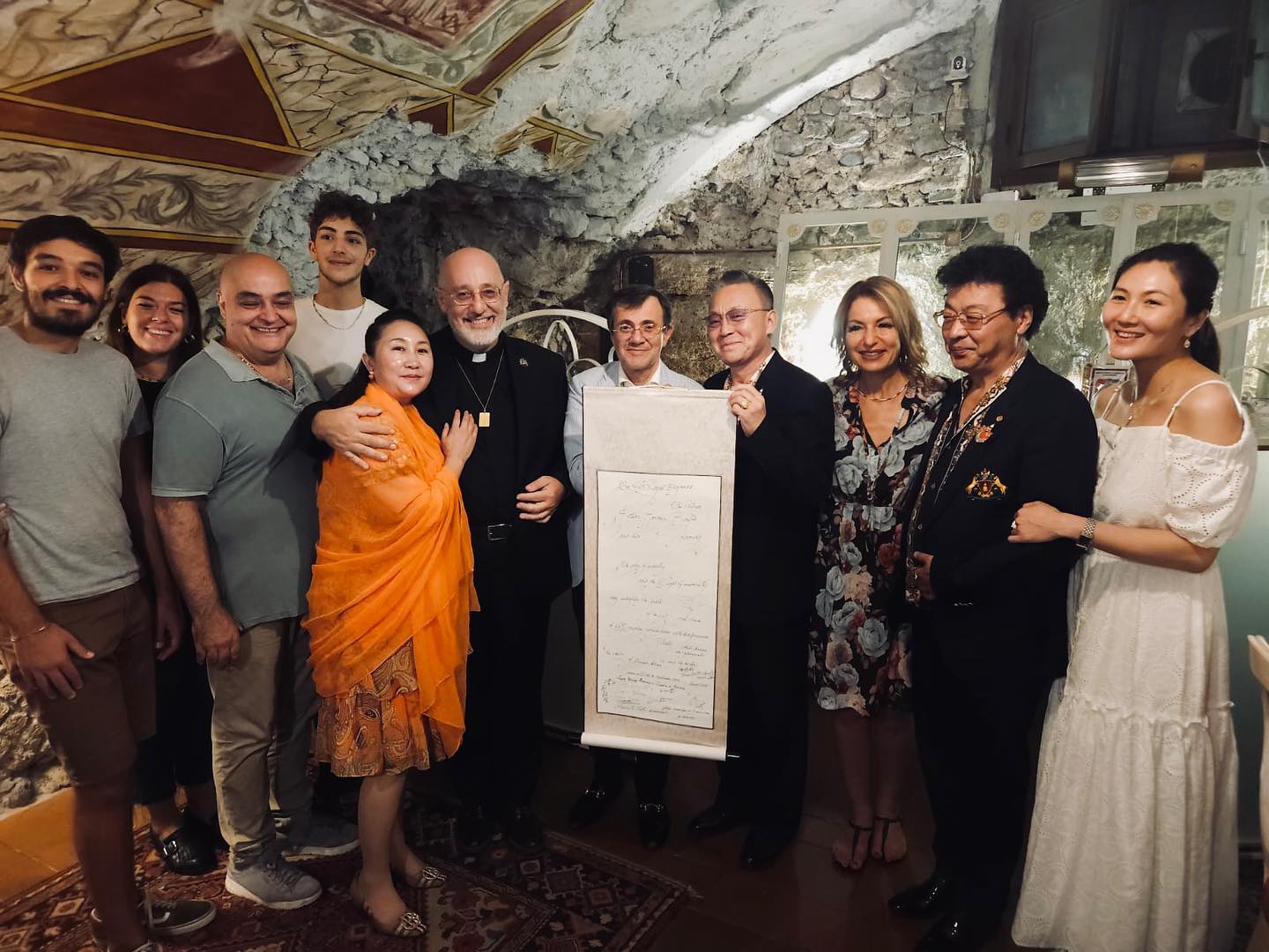 Con grande orgoglio e piacere le Antiche Terme di Diana salutano i discendenti della famiglia reale della Mongolia,insieme al 137º discendente diretto della dinastia di Gengis Khan e il Mons.Casolini