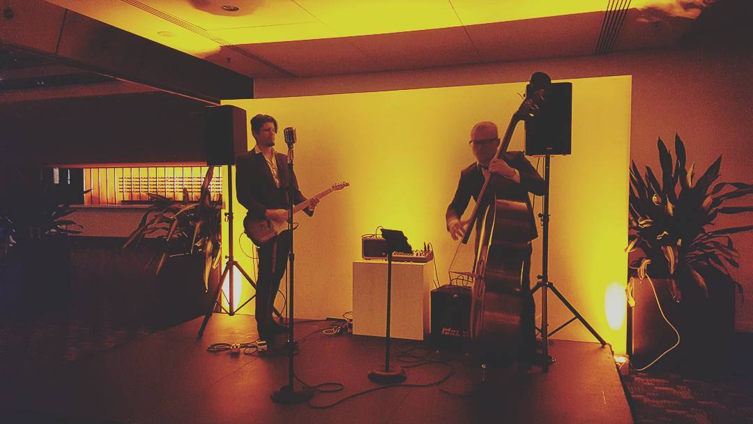 So #lookingforward to #thissat night!!! Bellatonic Trio is back serving up more of our #acoustic and #unplugged favorite tunes @lagamellenyc from 9.30-12.30
Heres a snap from our trio gig the other week in #fantastic #philly
With the amazing @matt.pedals (of @mslaurynhill) and @stephankondert (of @skinvitational)
#jazz #pop #rnb #soul #livemusicnyc #nocover