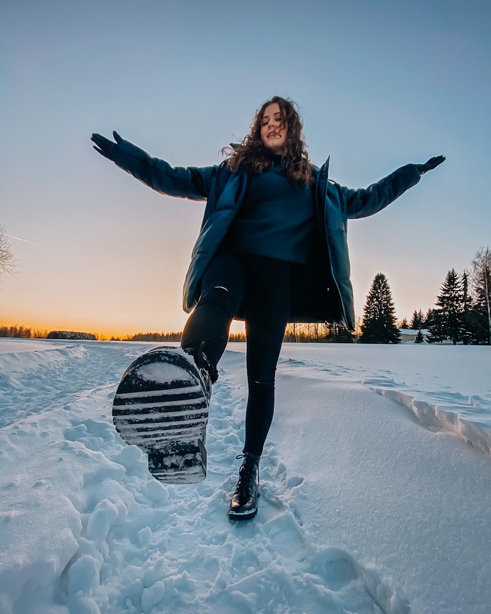 Step into the new week like.. ❄️✨ Finnish winter wonderland weather continues!
📸 @frecklessphoto
Model: @melinaauroraa
#exploremore #inspiremyinstagram #stayandwander #wanderlust #lifeofadventure #wanderout #finland4seasons #finland
