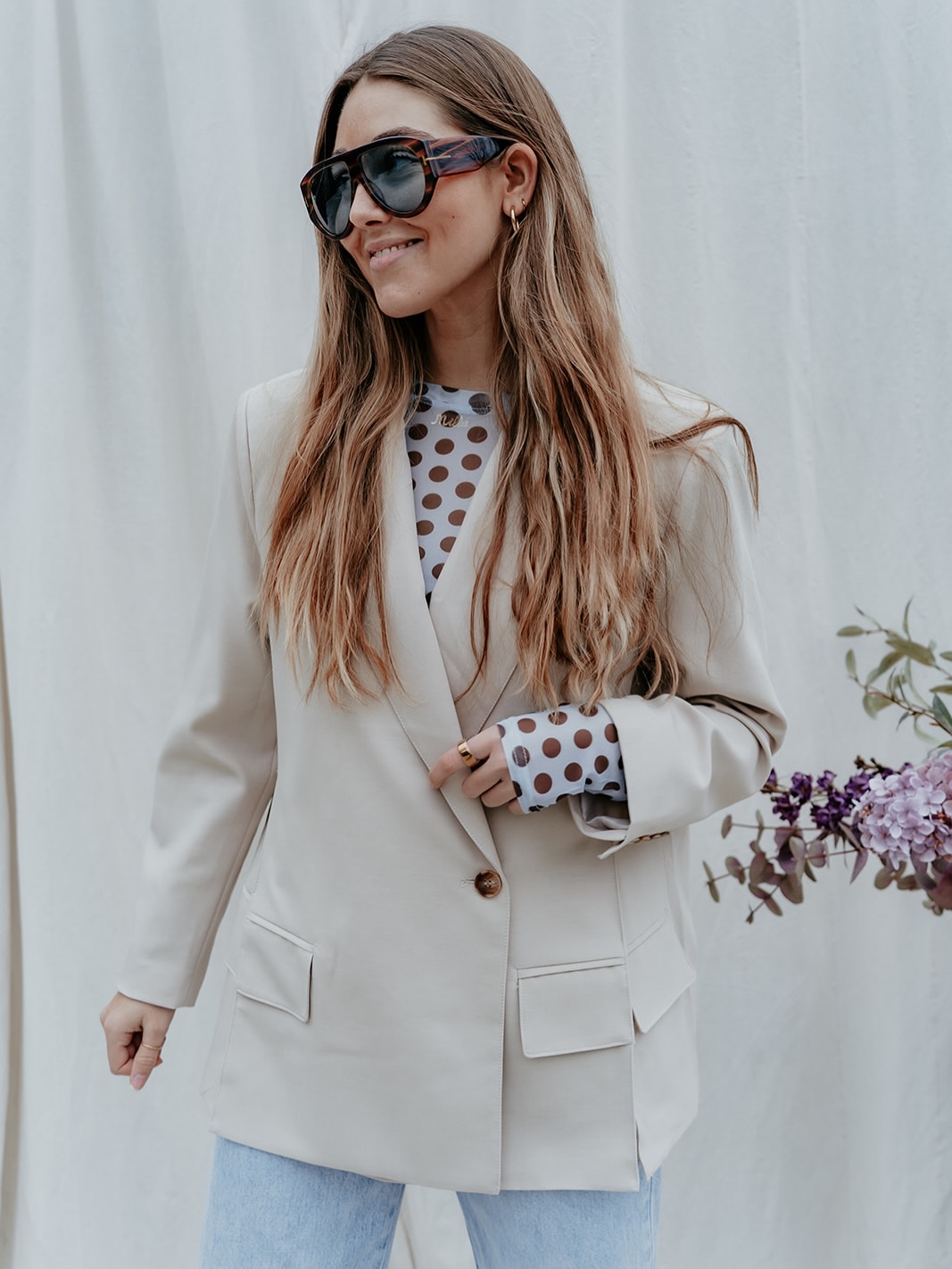 NEW NEW NEW ✌🏽Hanne blazer. Zoek jij nog een leuke, coole blazer dan is deze perfect! Met leuke details aan de zijkant en een schuine knoop, is deze blazer toch net iets anders!
€79.95 online en in store te koop!
www.juliabybb.com
#juliabybb #juliaturnhout #shopnow #webshop #blazer