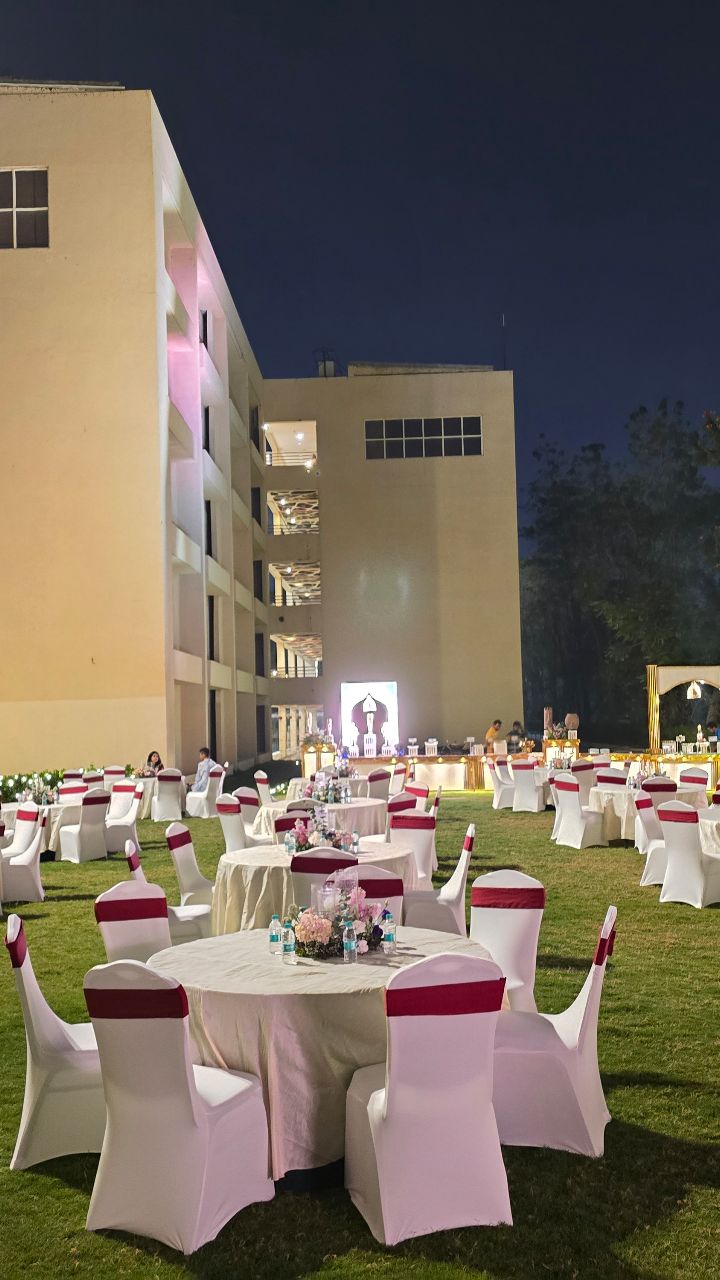 ✨🧿 Luxurious Bites, Lavish Delights
the Art of Fine Catering ✨🍱
Where Style Meets Taste 🌟
#mineeevents #decoration #weddingevent #cateringservice #catering