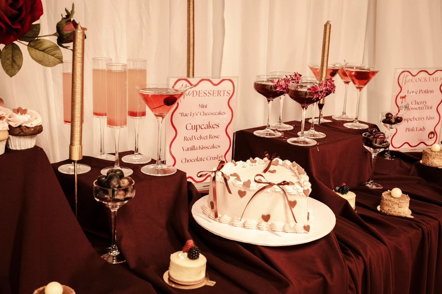 @the_gathered_table_mtl curated THE perfect cocktail station for Glitz Galentines™️ 🍒
Not only did it look pretty but the cocktails were absolutely delicious!! 🍸
Be sure to book her for your next event! @the_gathered_table_mtl
🍰 : @riris.sweettreats
📸 : @eleonoremenga
#EventDecor
#BackdropGoals
#LuxuryVibes
#GrlsNightEnergy
DiscoDetails
#ValentinesDecor
PartyInspo
ReelsInspo
IGReels
AestheticSetup