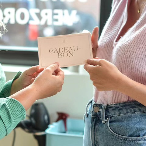 Natuurlijk!
Ecologische producten als kerstcadeau zijn een geweldige keuze. Niet alleen draag je bij aan een groenere wereld, maar je inspireert ook de mensen om je heen om bewuster te consumeren. 🌿🎁
#een cadeaubon is altijd een goe idee 💡