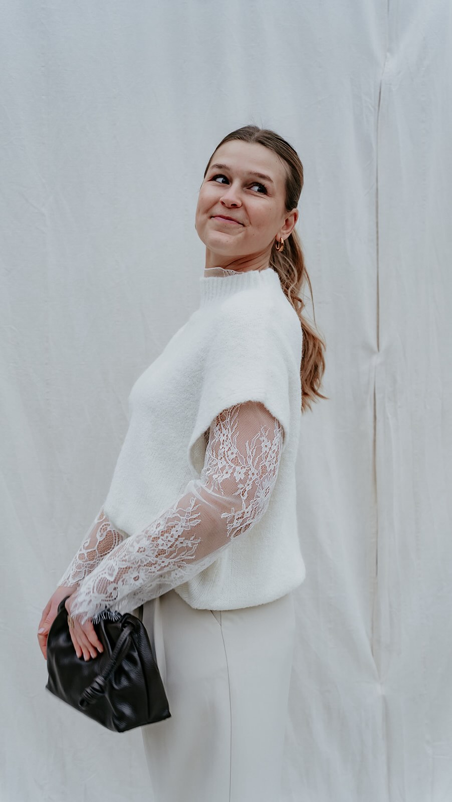 Laatste dagen sale! Shop de sale items nog aan -60% op onze website 🫶🏽maar ook de nieuwe collectie is prachtig en kan je online of vanaf dinsdag in de winkel shoppen 🩷
www.juliabybb.com
#juliabybb #juliaturnhout #webshop #sale #ootd