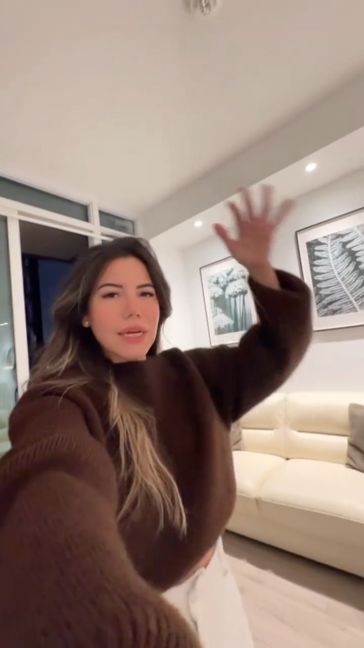 ⨠Price Improvement | Now Offered at $659,000 â¨
MLS # W12734978
Brand-new 2+1 bedroom, 2 bath suite at Mirabella Luxury Condos with unobstructed views of Lake Ontario, the CN Tower, downtown Toronto, and High Park đđď¸
High-end finishes, upgraded curtains, modern lighting, and a spacious balcony perfect for sunrise views.
Resort-style amenities, 1 parking , and a prime lakeside location close to trails, transit, and highways.
đŠ DM for details.