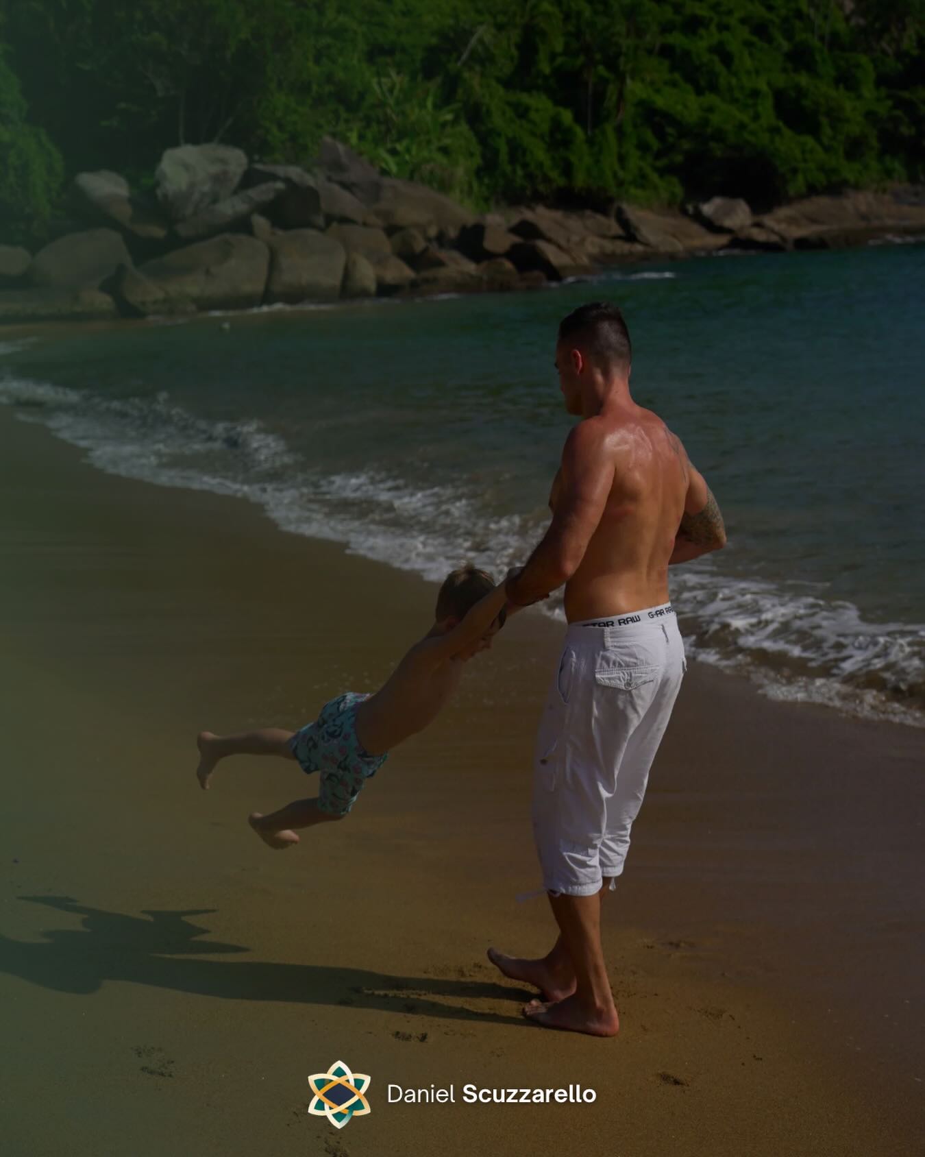 O que realmente importa hoje?
Todos os dias fazemos pequenas escolhas: manter o que prometemos, responder com mais calma, escutar antes de reagir. Nada disso parece grande no momento, mas é assim, no cotidiano, que quem somos vai sendo construído.
Entre trabalho, responsabilidades e expectativas, é fácil confundir presença com desempenho. Às vezes não falta estratégia nem mais uma agenda cheia — falta alinhamento interno, clareza e verdade nas relações que a gente sustenta, dentro e fora do trabalho.
Talvez o que mais importe hoje não seja fazer mais, mas sustentar melhor o que já está nas mãos.
#mindset #lideranca #mentoria #breathwork #quantumflow