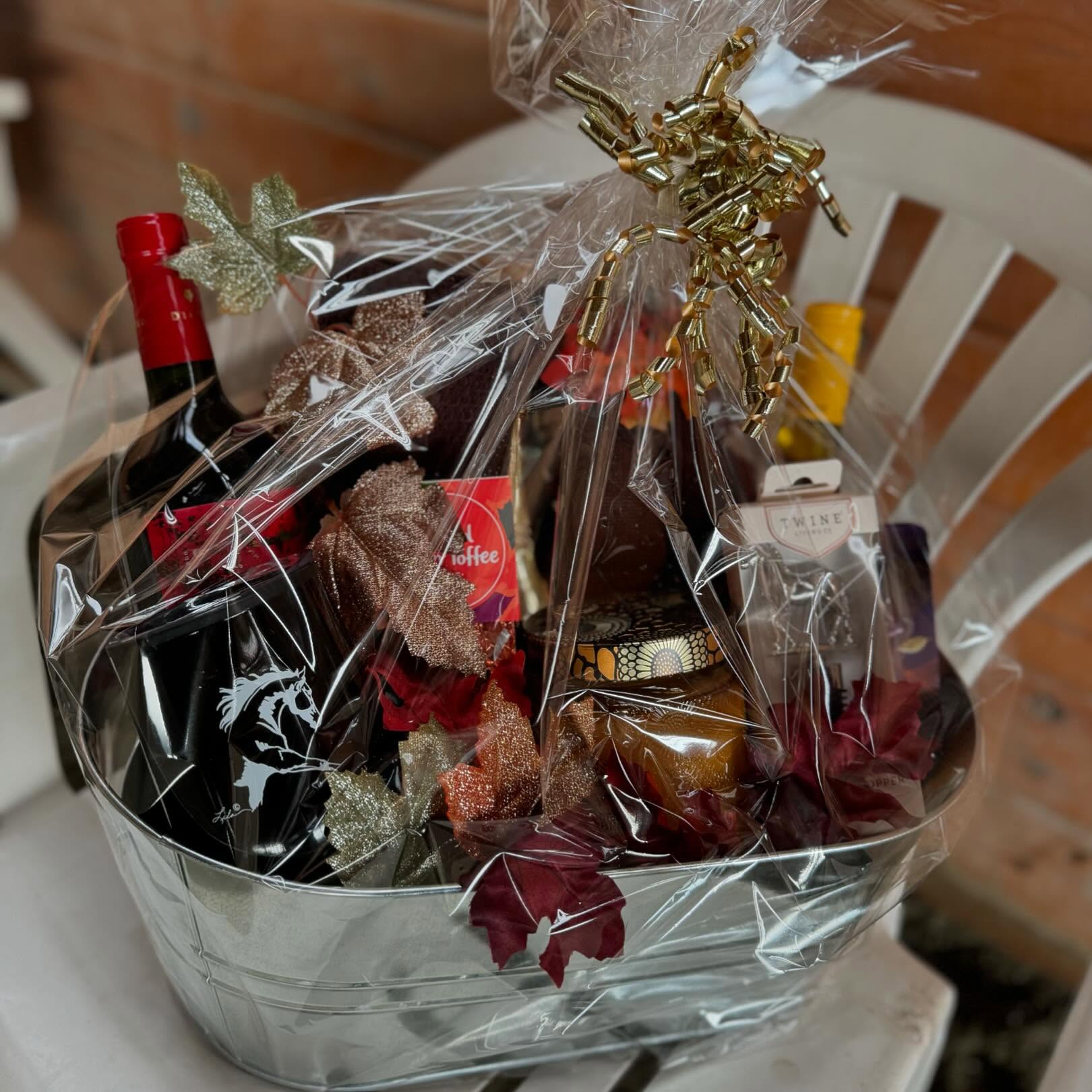This loaded gift basket was donated by @fraservalleysnowremoval and it has all sorts of goodies in it! This will definitely be a joy to key item at tonight’s silent auction! Thank you Karyn Smith for the generous donation 😍 Value $200!
