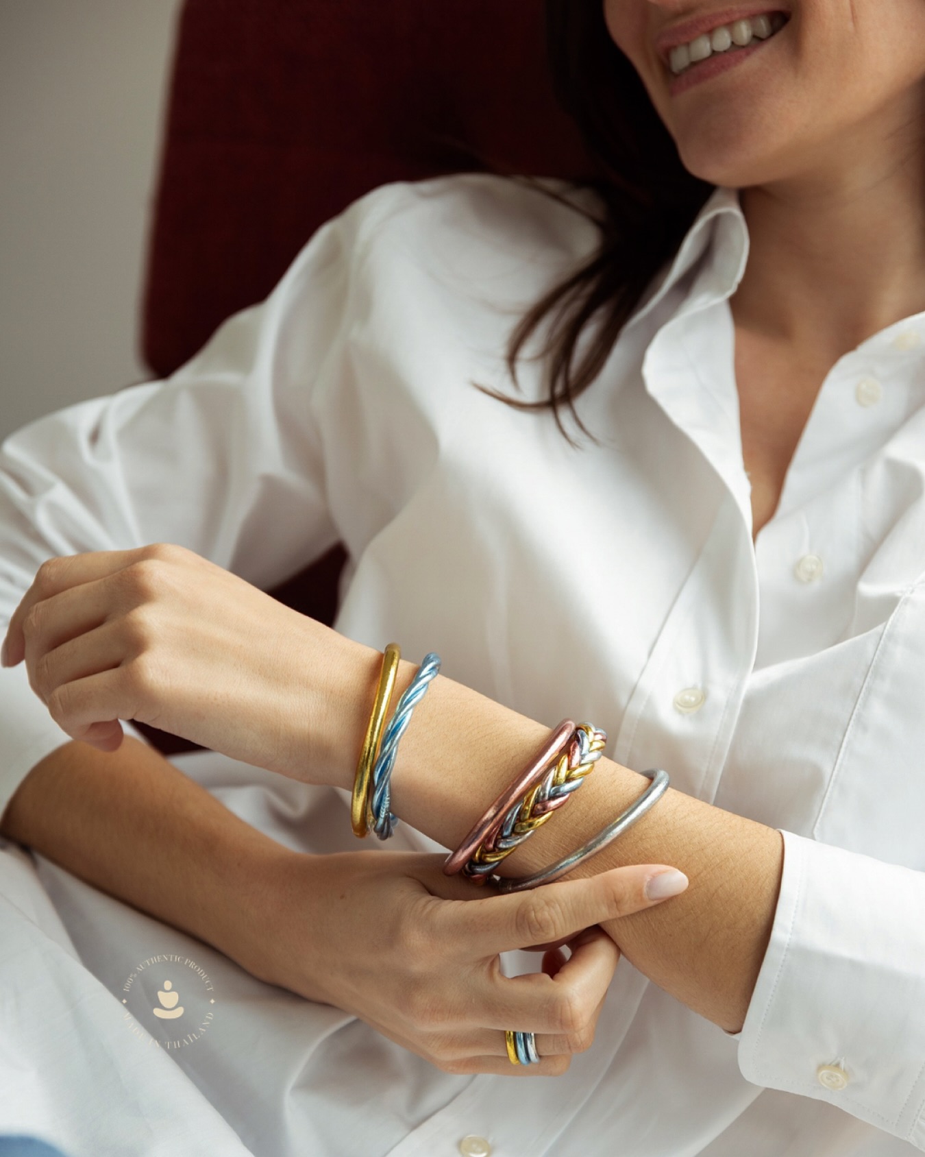 Le détail qui change tout ✨
Notre lot Multi Crystal illumine vos tenues, même les plus décontractées.
Ses nuances douces et subtiles apportent cette touche de délicatesse et d’originalité signée Maison Izel.
En exclusivité : à retrouver seul ou en lot avec la torsadée Glacier, un Mantra Silver, un Light Gold et un Pink Gold.
Un mix lumineux à porter tous les jours. ✨
#joncbouddhiste #maisonizel #braceletbouddhiste