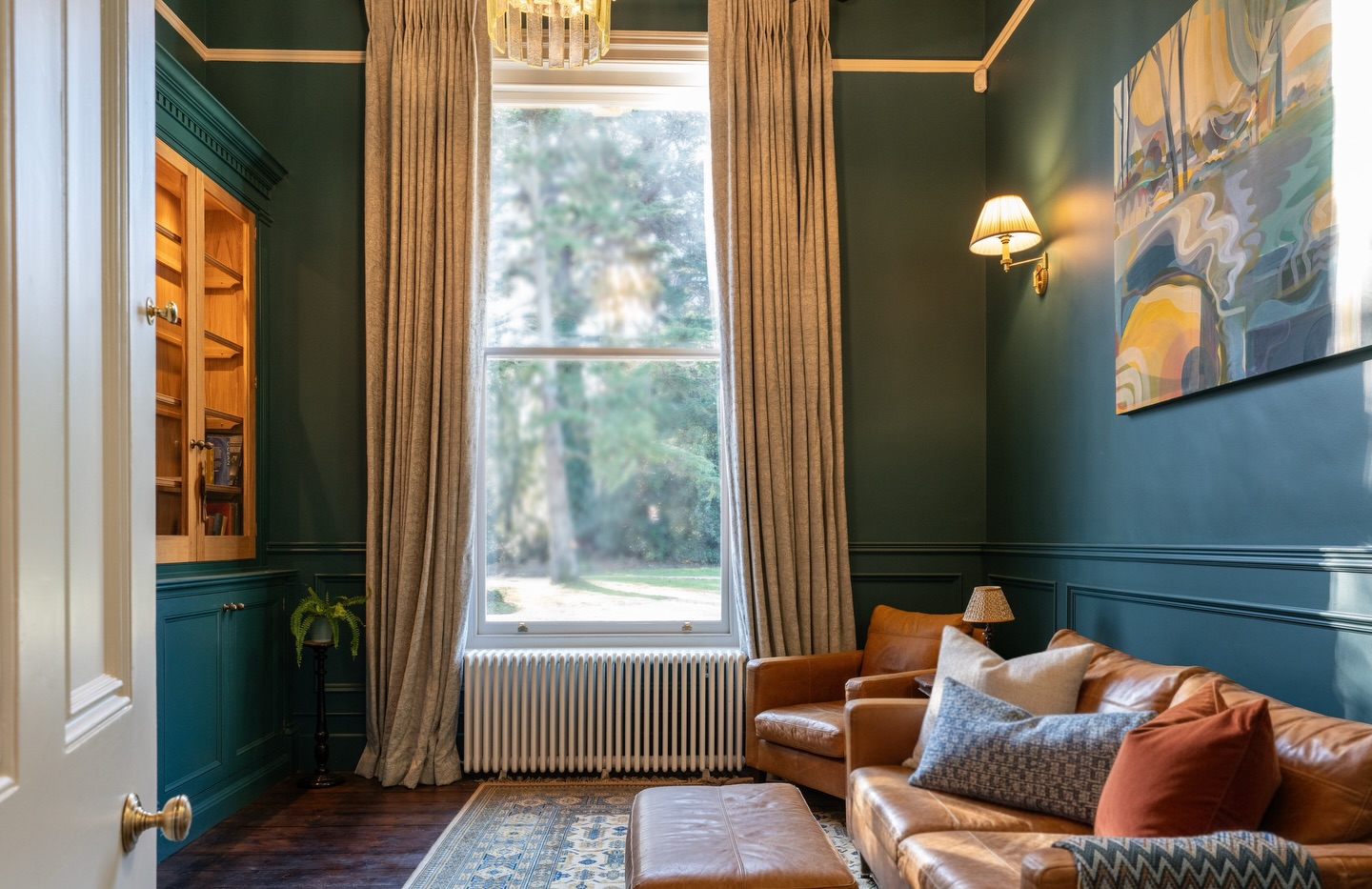 A snug with generous height and presence 💙
The cabinetry, panelling and lighting were designed to suit the scale, and the whole space feels much bettter for it, and super cosy in the evening.
Swipe for a peek at the chandelier and the before.
Interior Designer l Snug Interior l interior inspiration l Period Style Interiors l Heritage Property l Hampshire Interiors l Isle of Wight