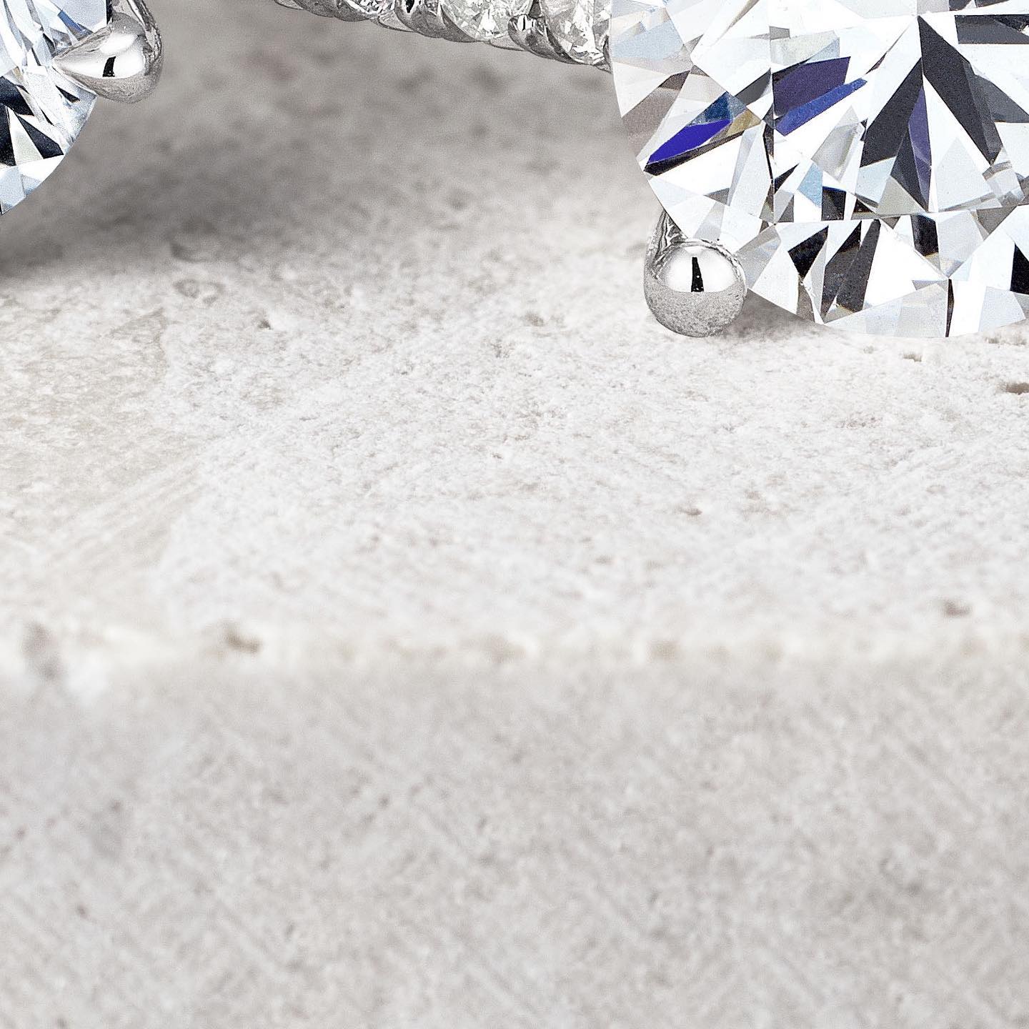 Simply divine.
Left: 1.5 carat round brilliant set in a timeless 6 prong platinum setting
Right: 2 carat round brilliant diamond set in a gorgeous platinum pave setting
#engagementring #engagementringhk #diamonds #diamondshk #naturaldiamonds #labgrowndiamonds #labgrowndiamondshk